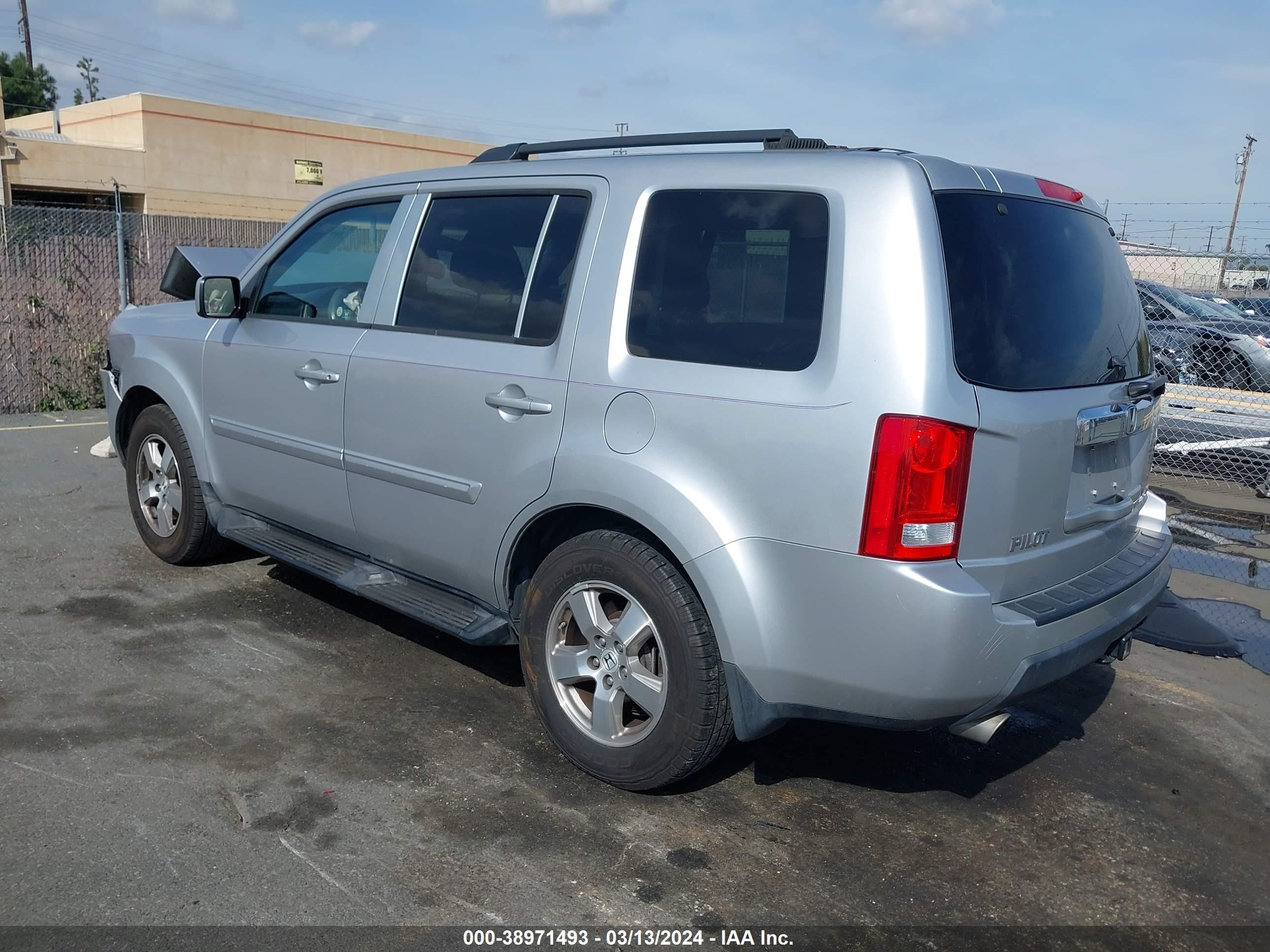 Photo 2 VIN: 5FNYF4H43BB002135 - HONDA PILOT 