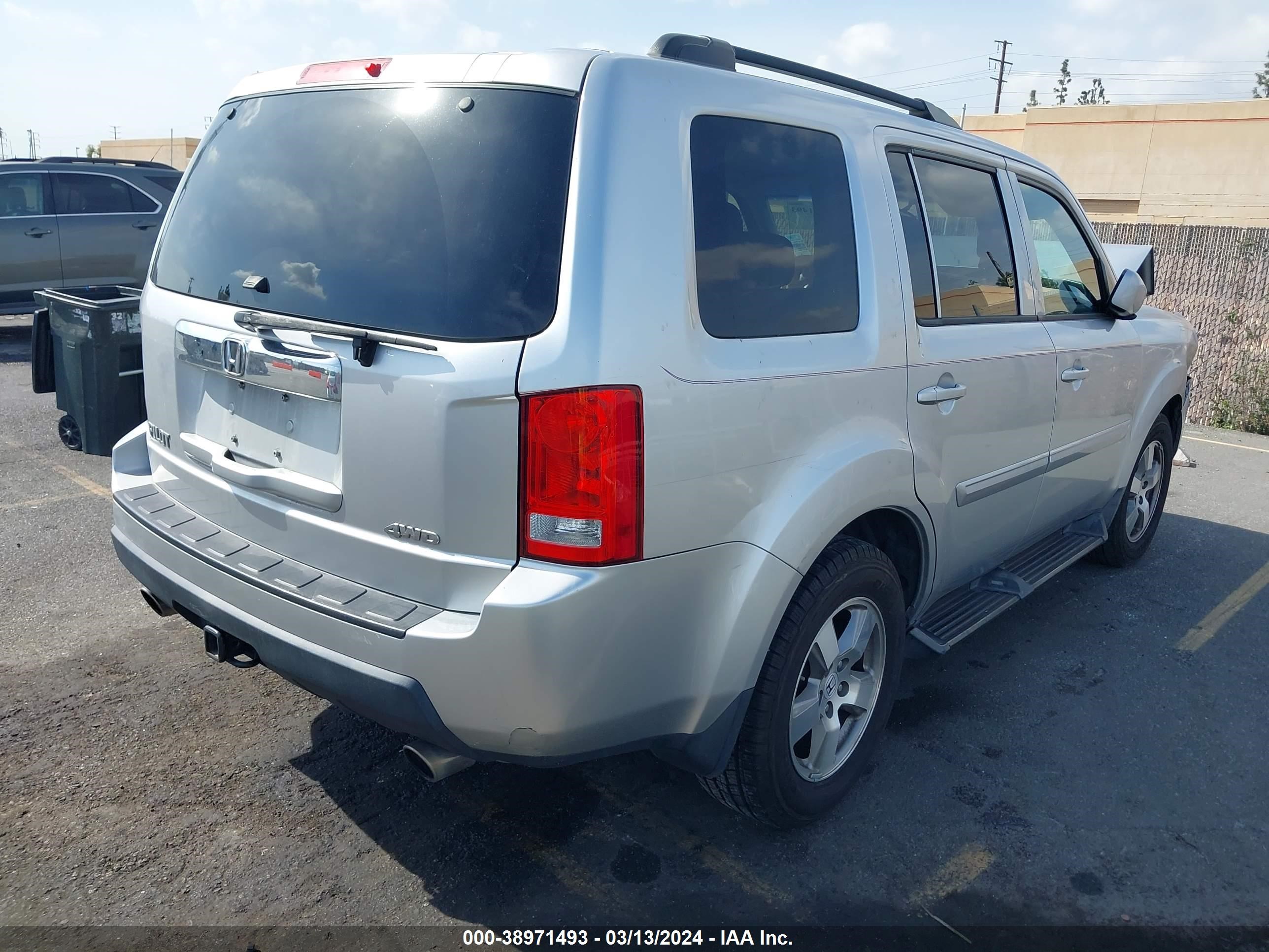 Photo 3 VIN: 5FNYF4H43BB002135 - HONDA PILOT 