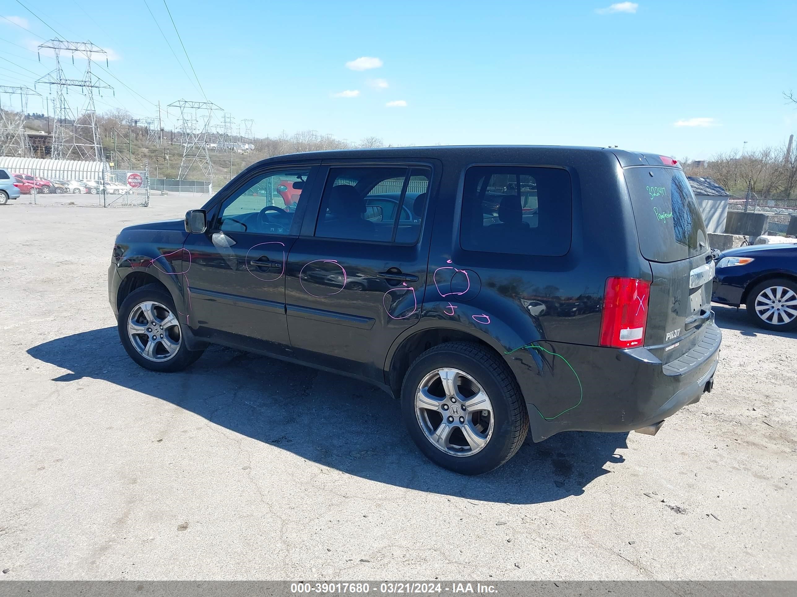 Photo 2 VIN: 5FNYF4H44CB075001 - HONDA PILOT 