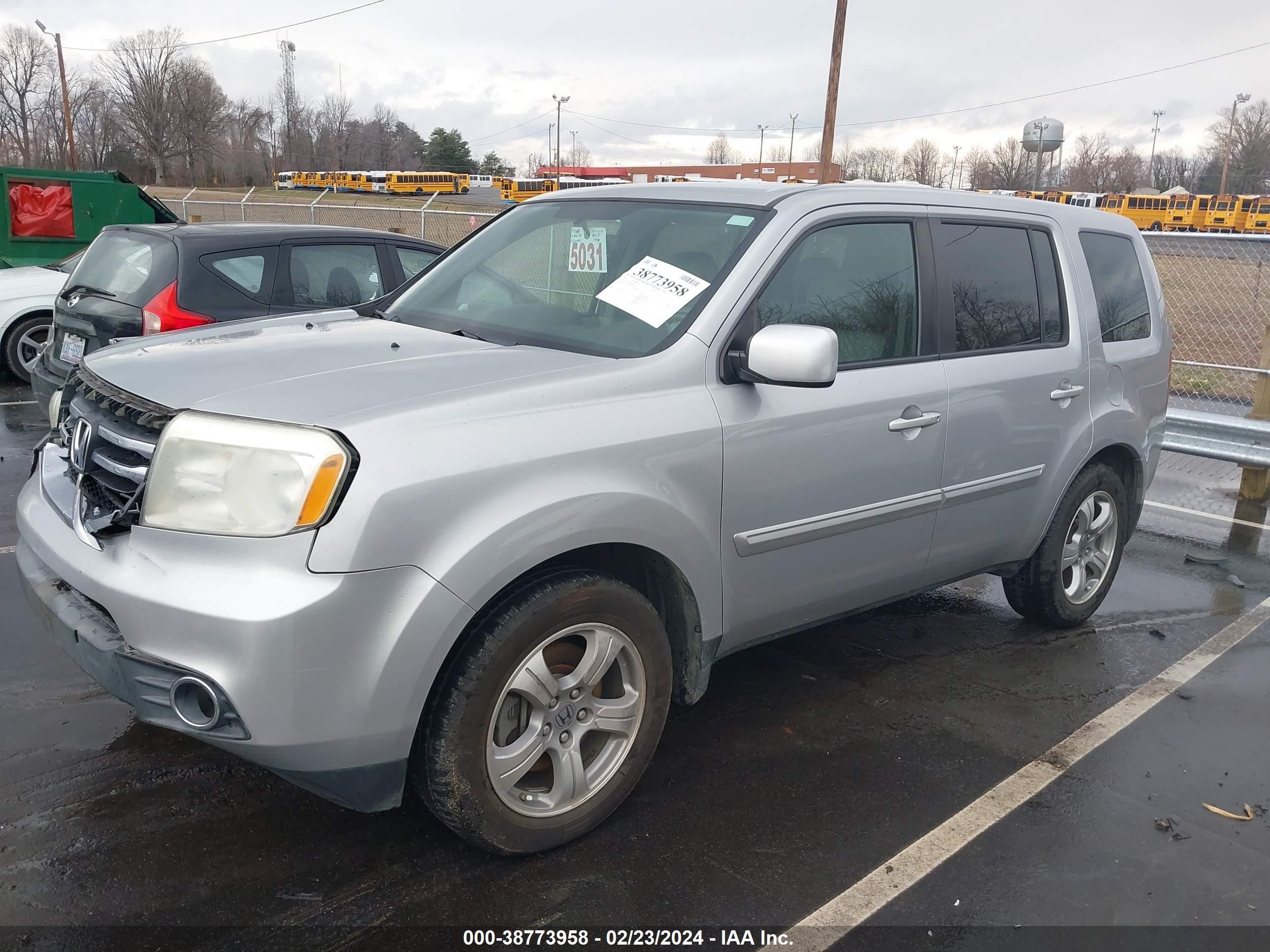 Photo 1 VIN: 5FNYF4H44FB069302 - HONDA PILOT 