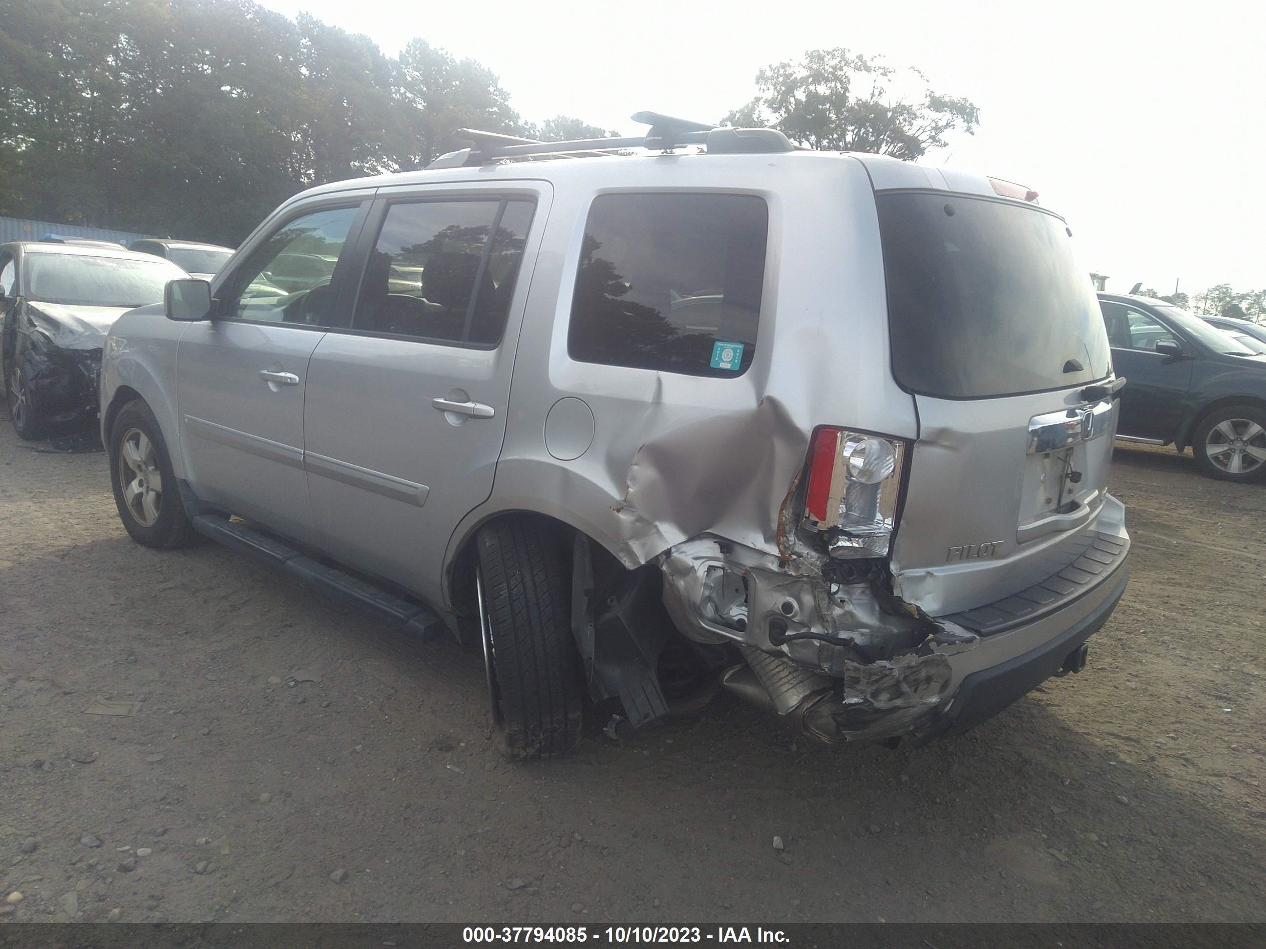 Photo 2 VIN: 5FNYF4H45BB064491 - HONDA PILOT 