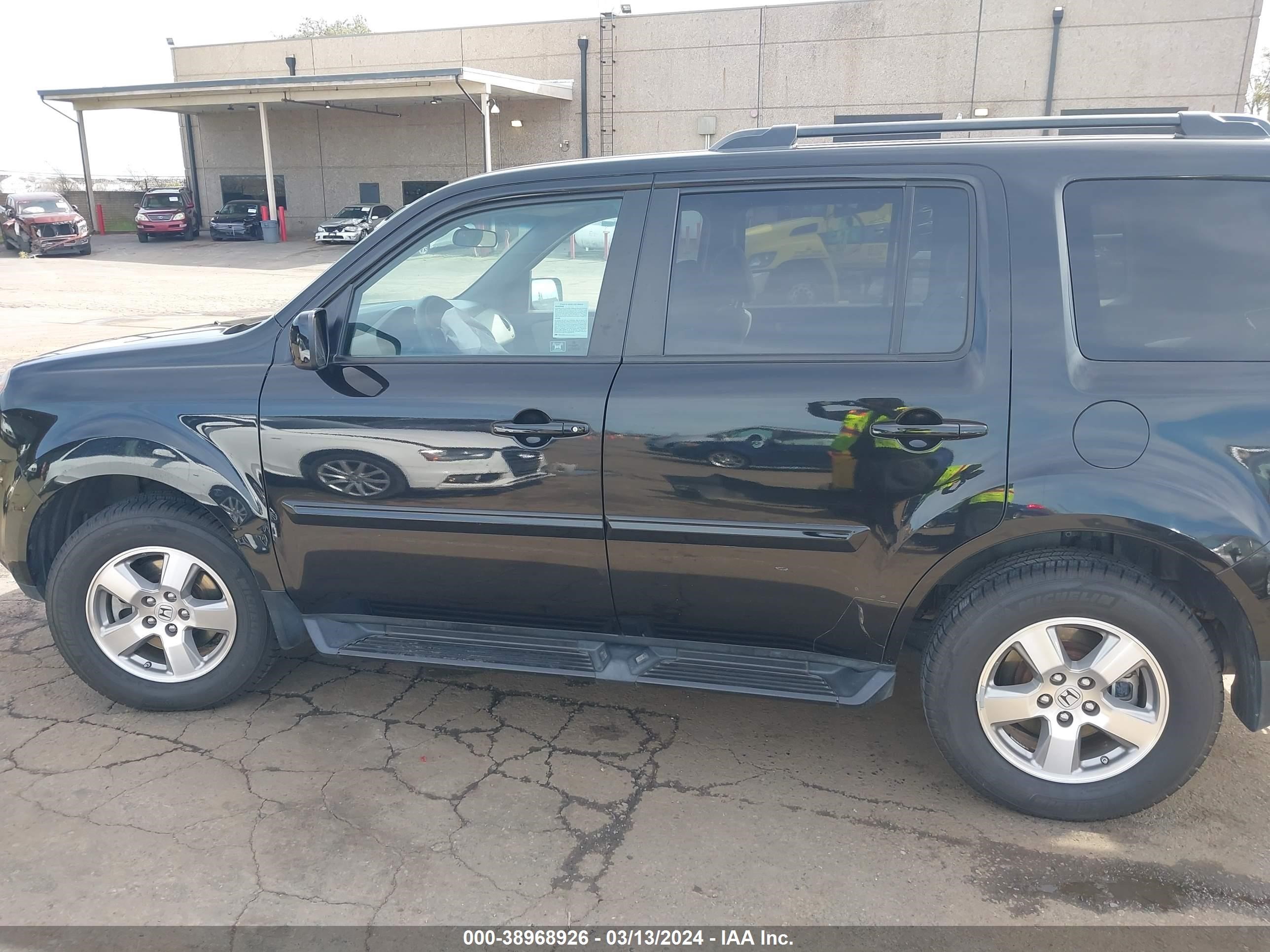 Photo 14 VIN: 5FNYF4H46BB024307 - HONDA PILOT 