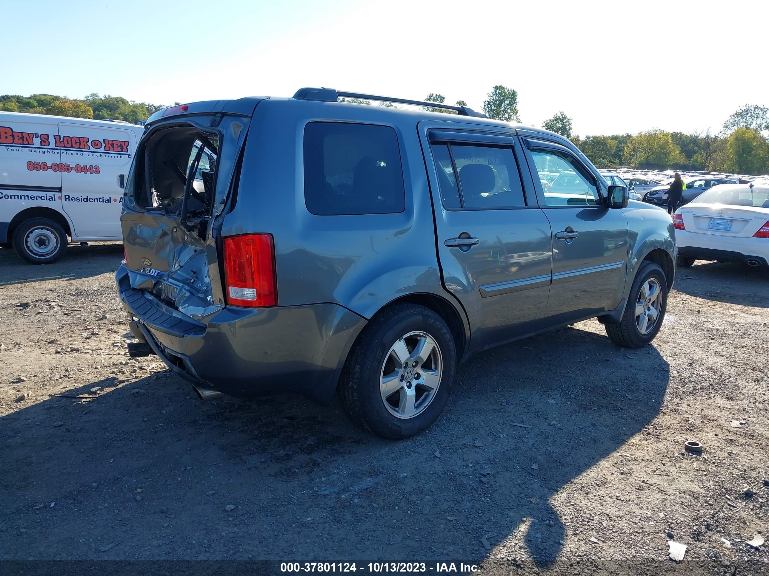 Photo 3 VIN: 5FNYF4H46BB064757 - HONDA PILOT 