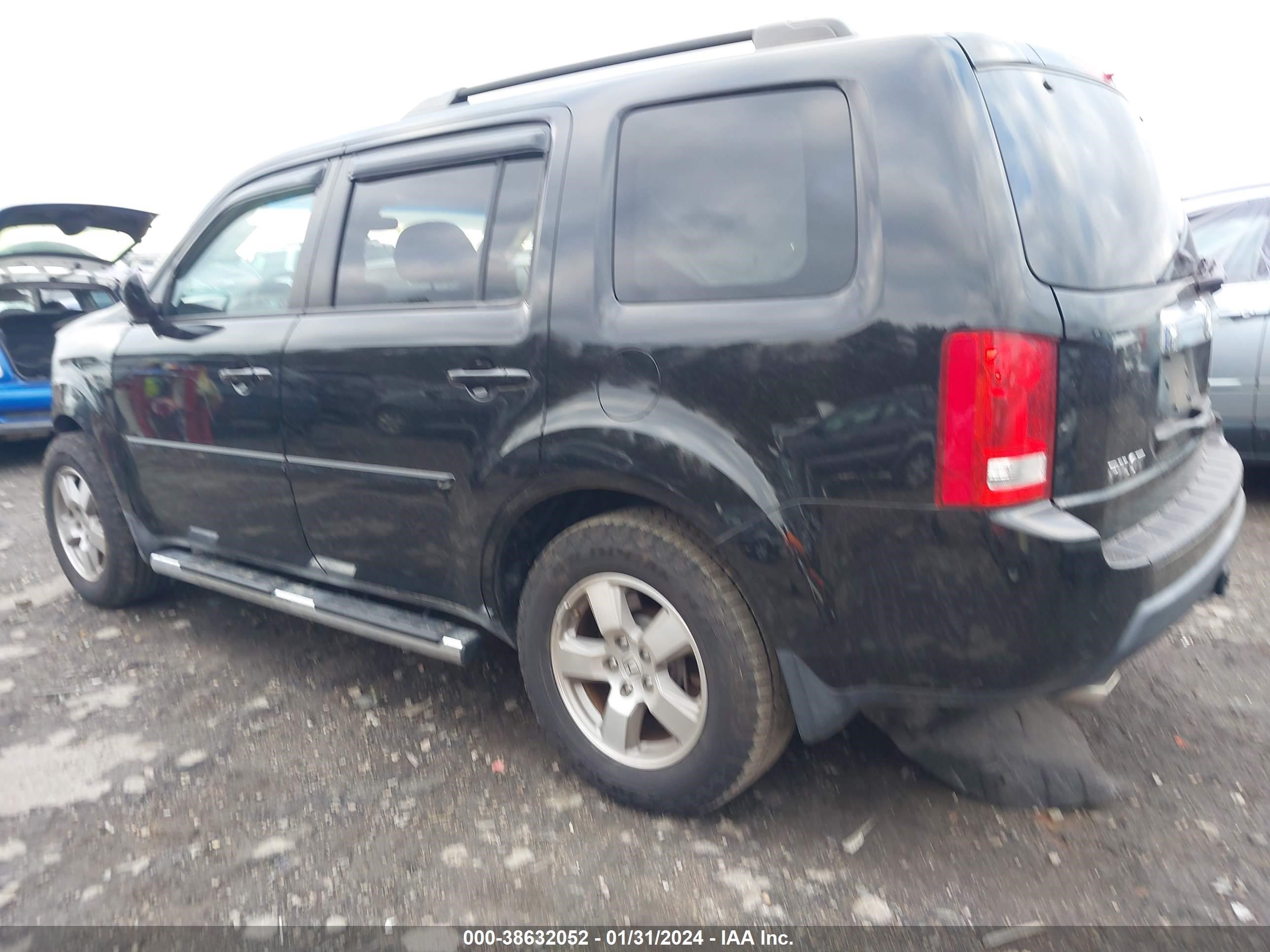 Photo 2 VIN: 5FNYF4H46BB072955 - HONDA PILOT 