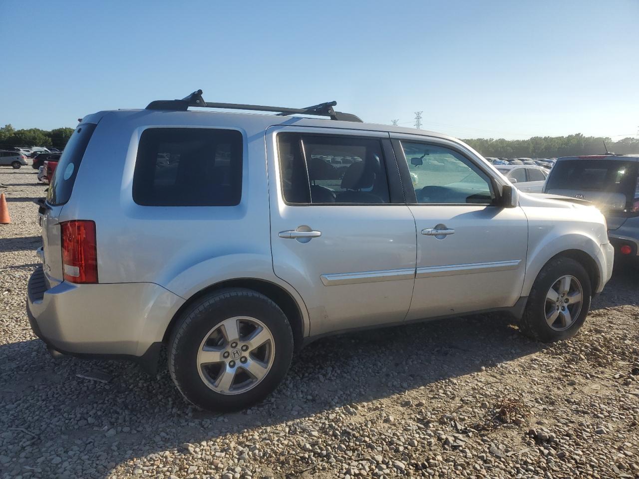 Photo 15 VIN: 5FNYF4H47AB012696 - HONDA PILOT EX 