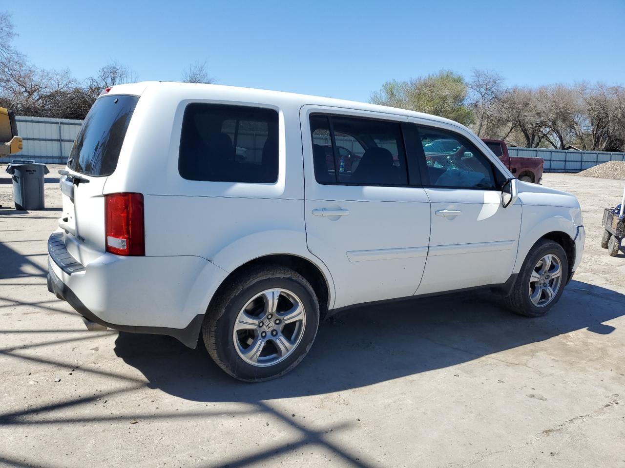 Photo 2 VIN: 5FNYF4H47FB051702 - HONDA PILOT 