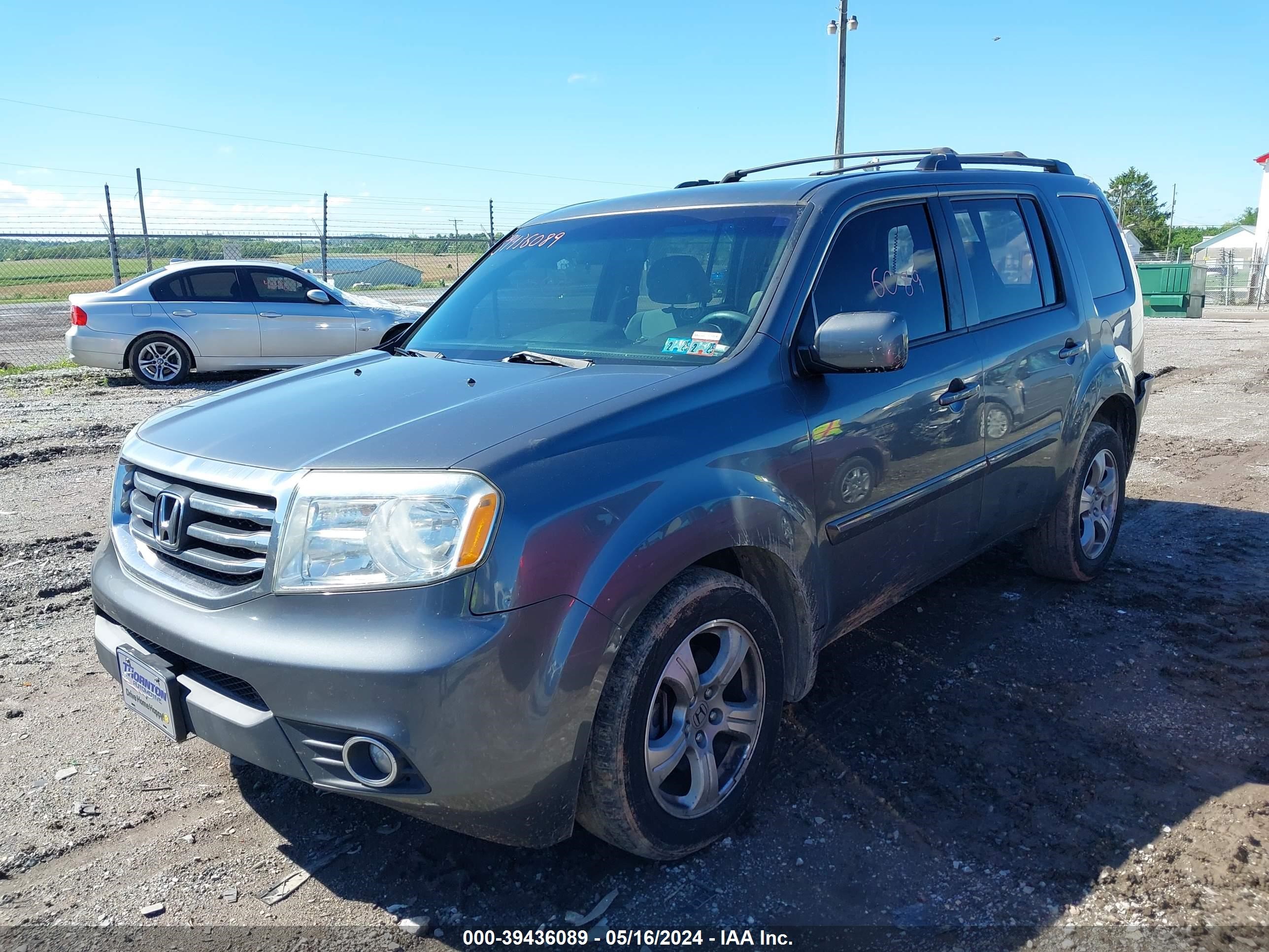 Photo 1 VIN: 5FNYF4H48DB015210 - HONDA PILOT 