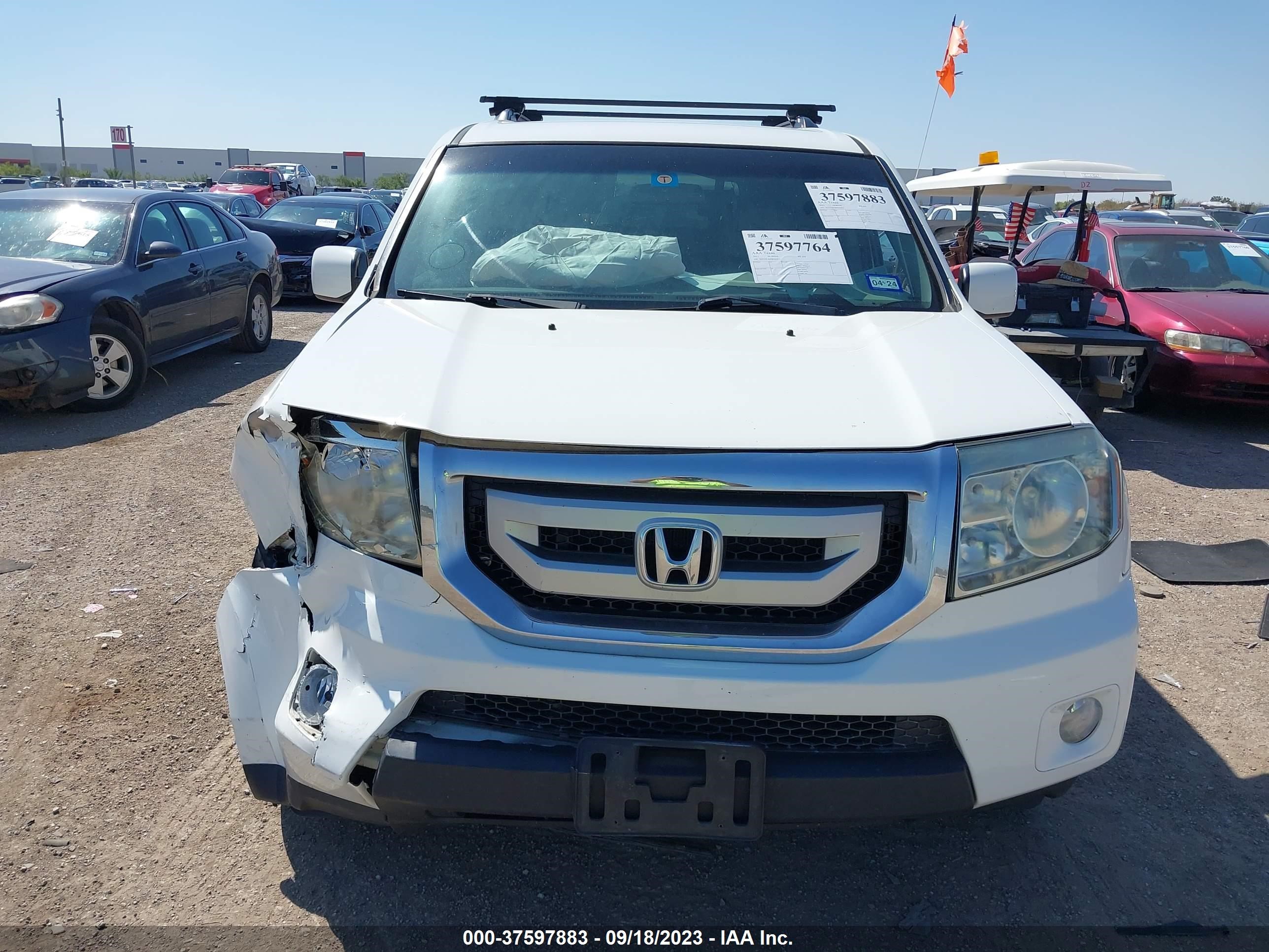 Photo 11 VIN: 5FNYF4H49BB064932 - HONDA PILOT 