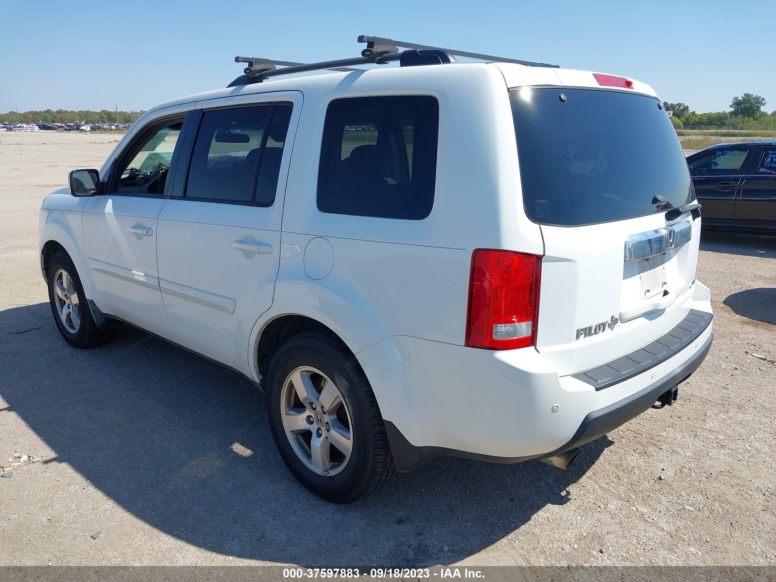 Photo 2 VIN: 5FNYF4H49BB064932 - HONDA PILOT 