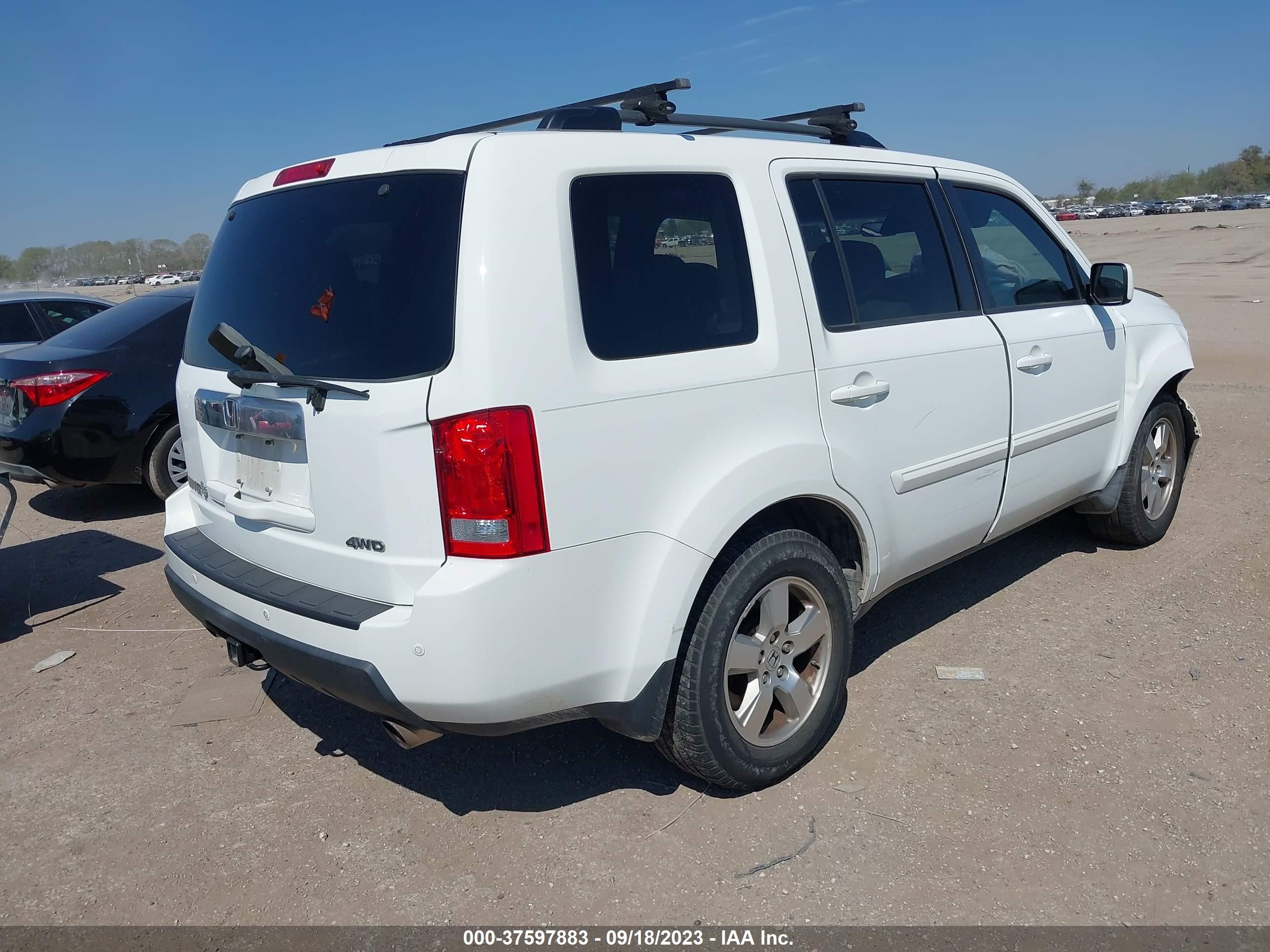 Photo 3 VIN: 5FNYF4H49BB064932 - HONDA PILOT 