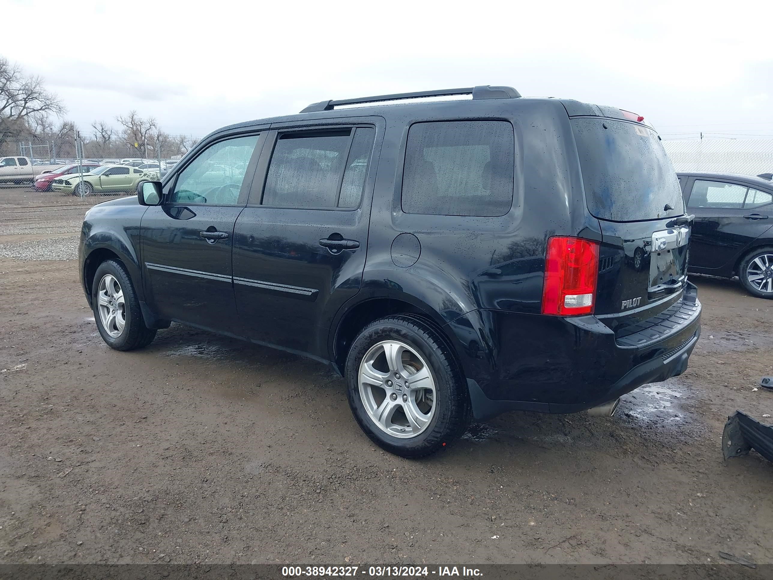 Photo 2 VIN: 5FNYF4H50FB024995 - HONDA PILOT 