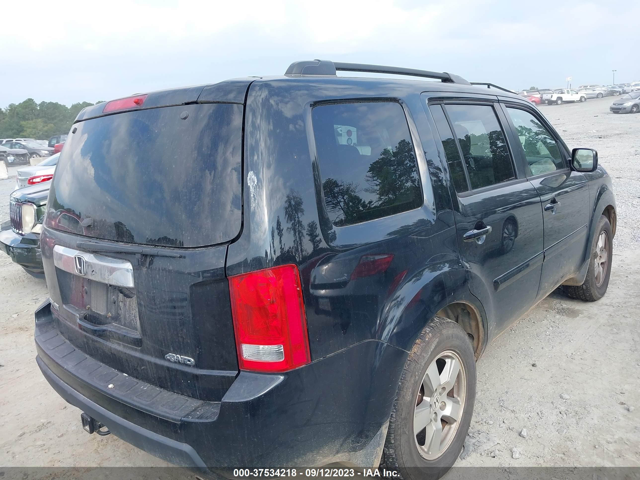 Photo 3 VIN: 5FNYF4H51BB069843 - HONDA PILOT 