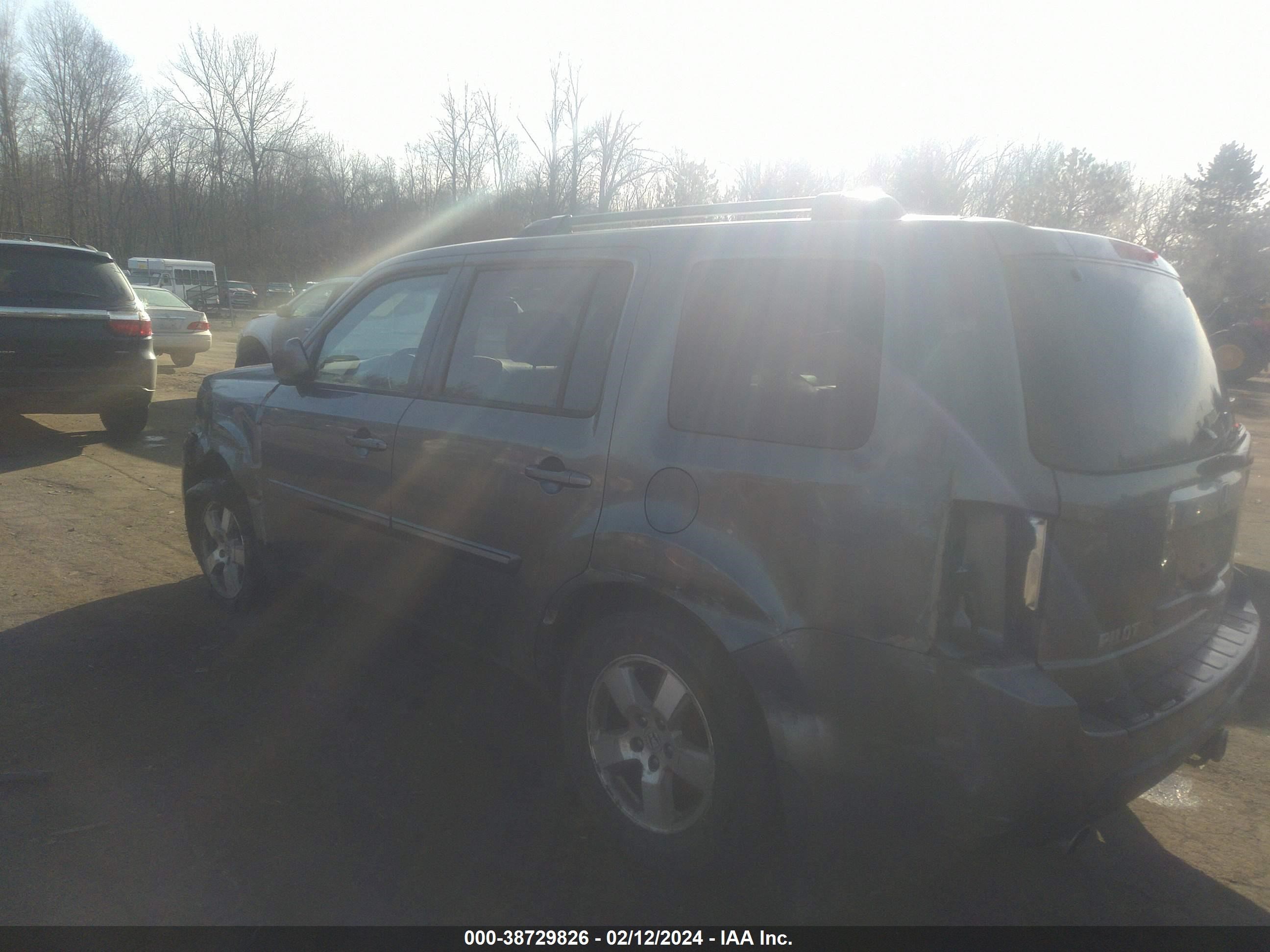 Photo 2 VIN: 5FNYF4H52BB009232 - HONDA PILOT 