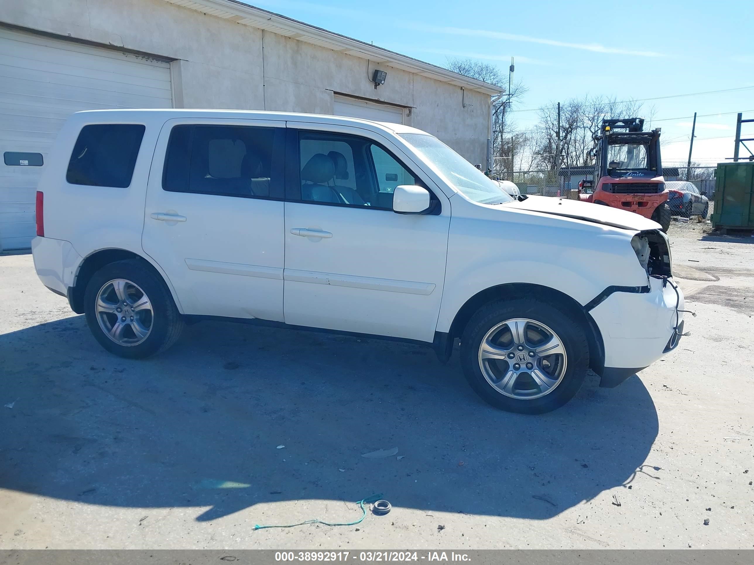 Photo 13 VIN: 5FNYF4H53CB069103 - HONDA PILOT 