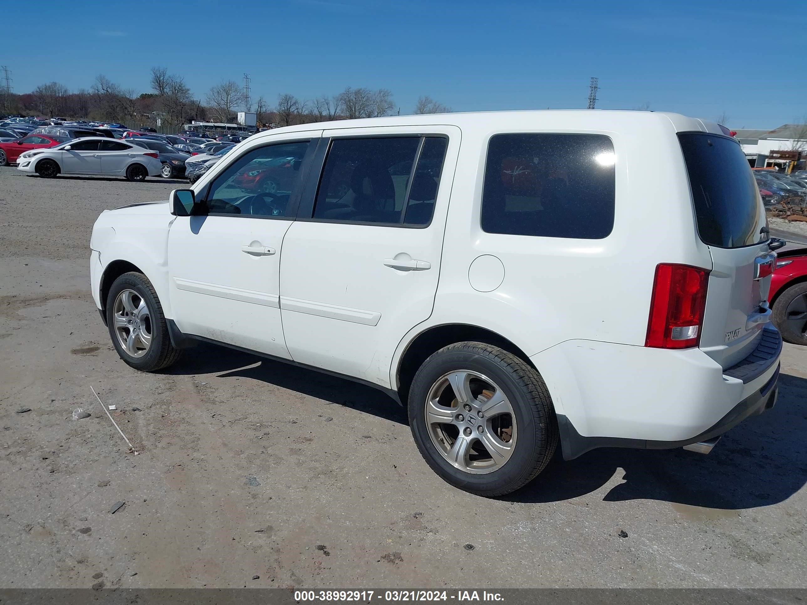 Photo 2 VIN: 5FNYF4H53CB069103 - HONDA PILOT 