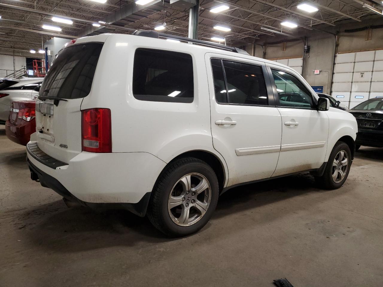 Photo 2 VIN: 5FNYF4H53DB004575 - HONDA PILOT 