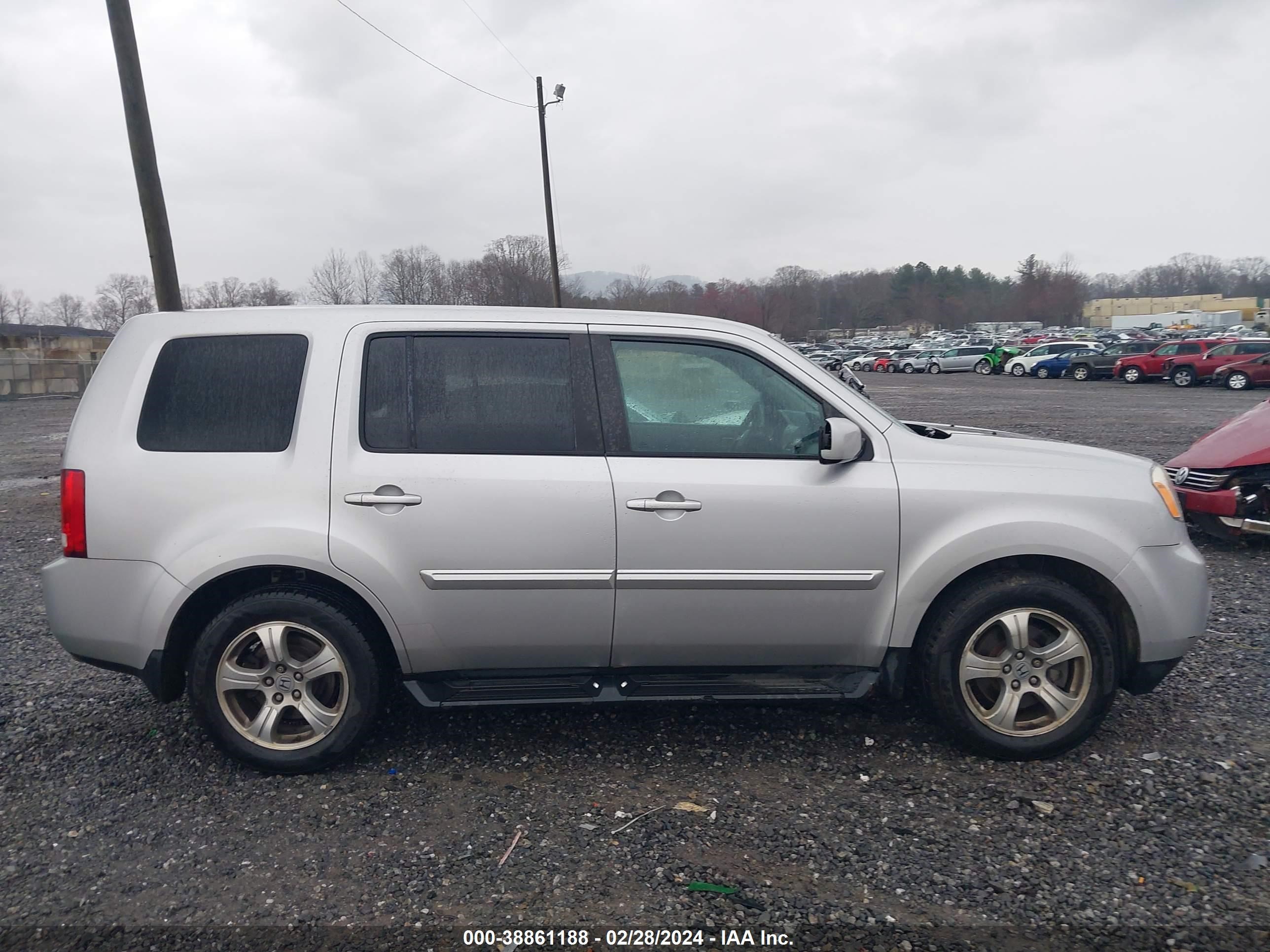 Photo 12 VIN: 5FNYF4H53EB044978 - HONDA PILOT 