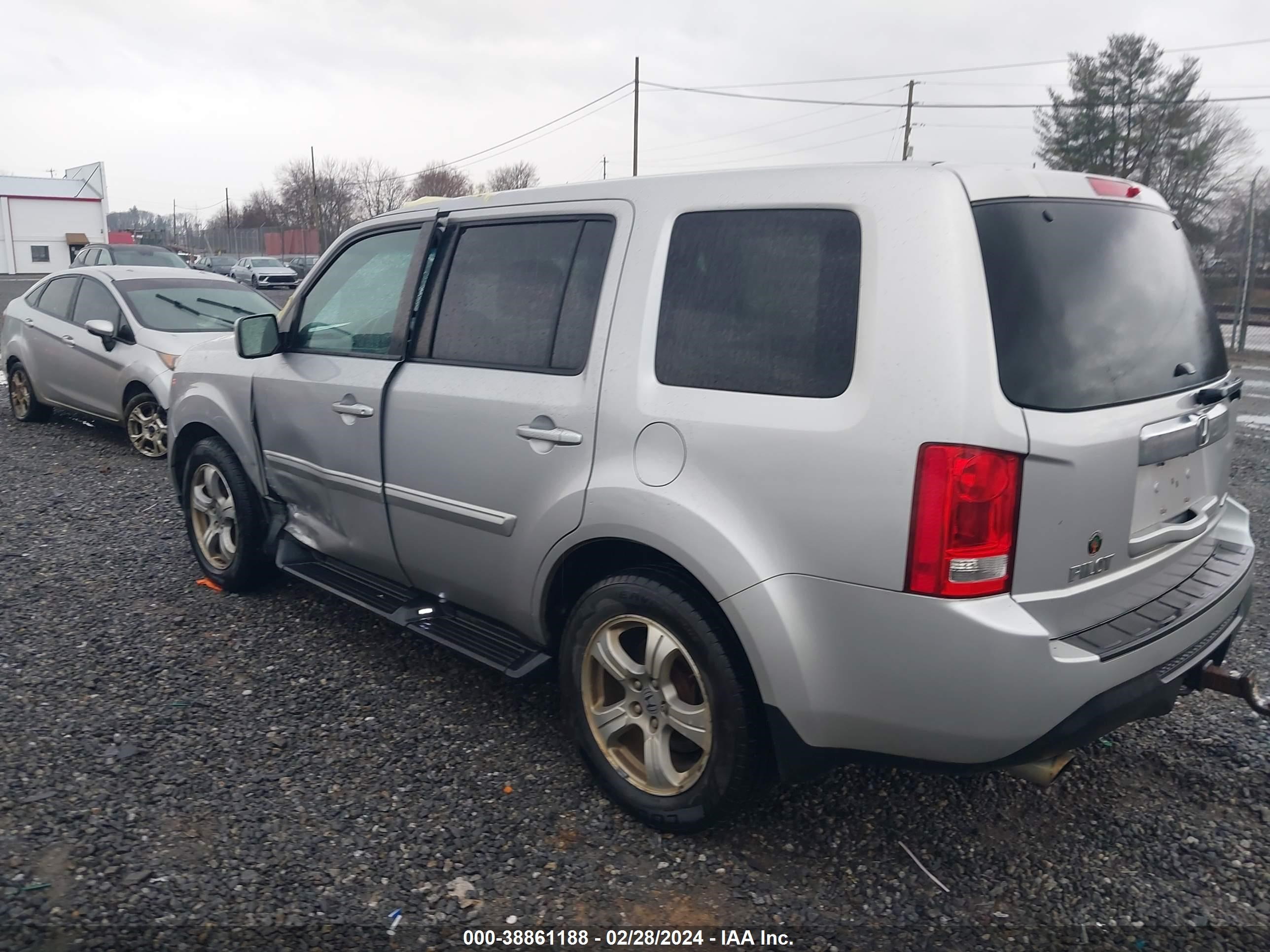 Photo 2 VIN: 5FNYF4H53EB044978 - HONDA PILOT 