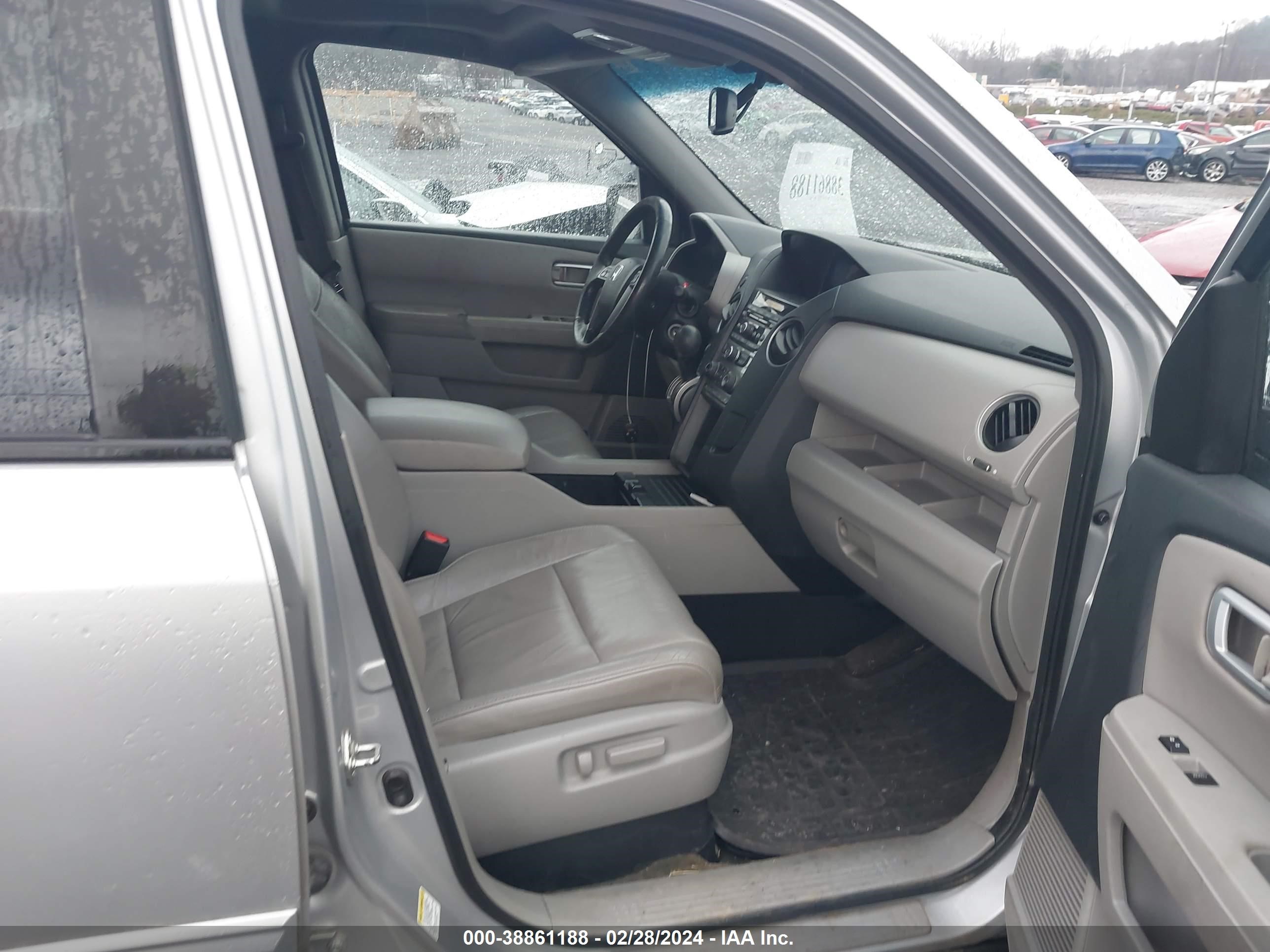 Photo 4 VIN: 5FNYF4H53EB044978 - HONDA PILOT 