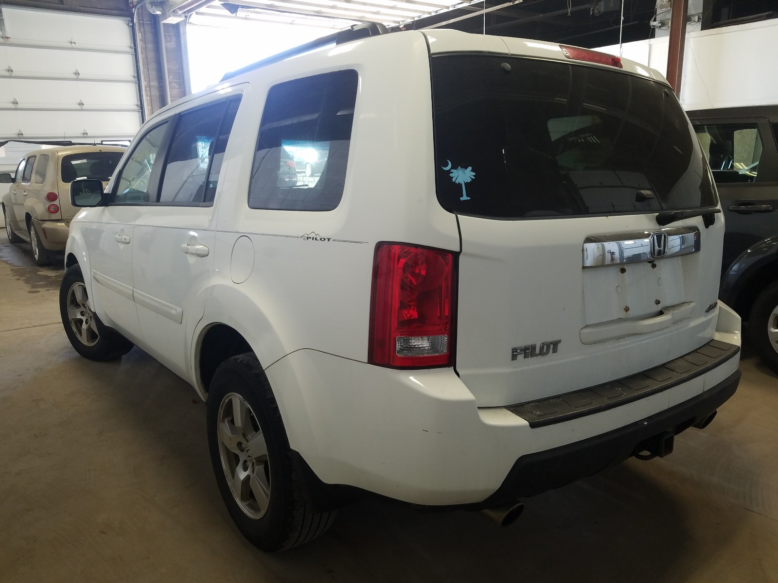 Photo 2 VIN: 5FNYF4H54BB032561 - HONDA PILOT EXL 