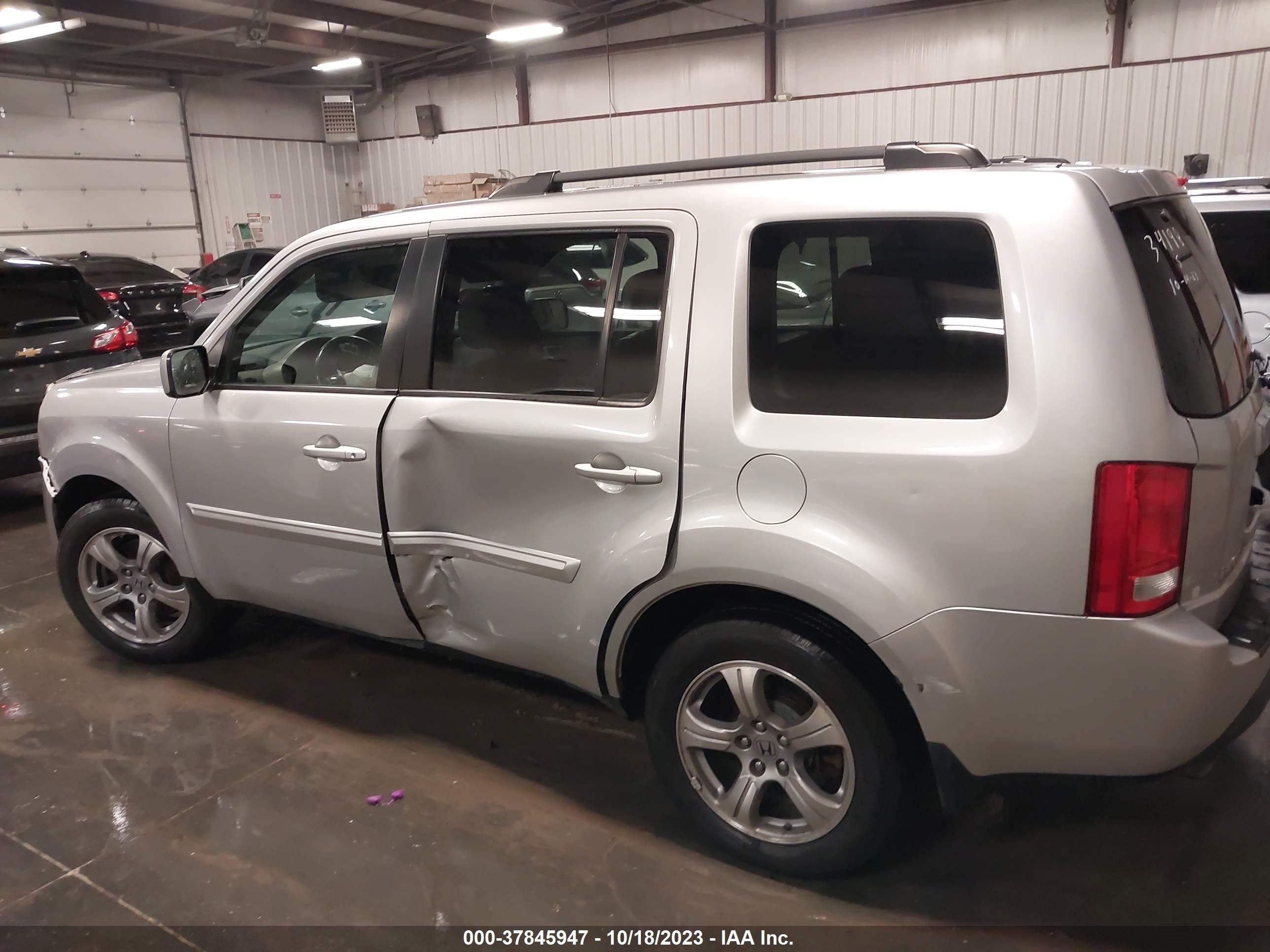 Photo 14 VIN: 5FNYF4H54CB065058 - HONDA PILOT 