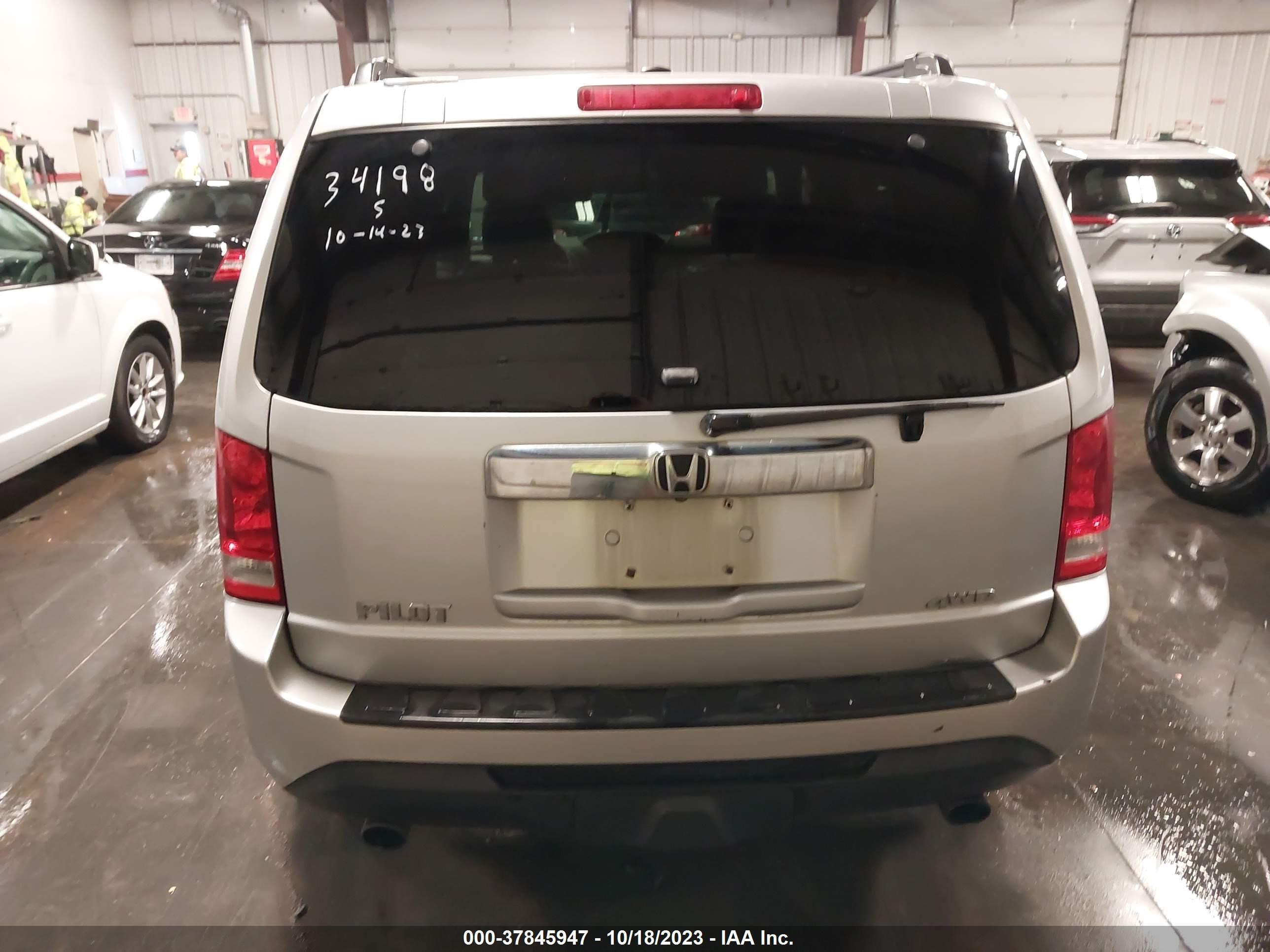 Photo 16 VIN: 5FNYF4H54CB065058 - HONDA PILOT 