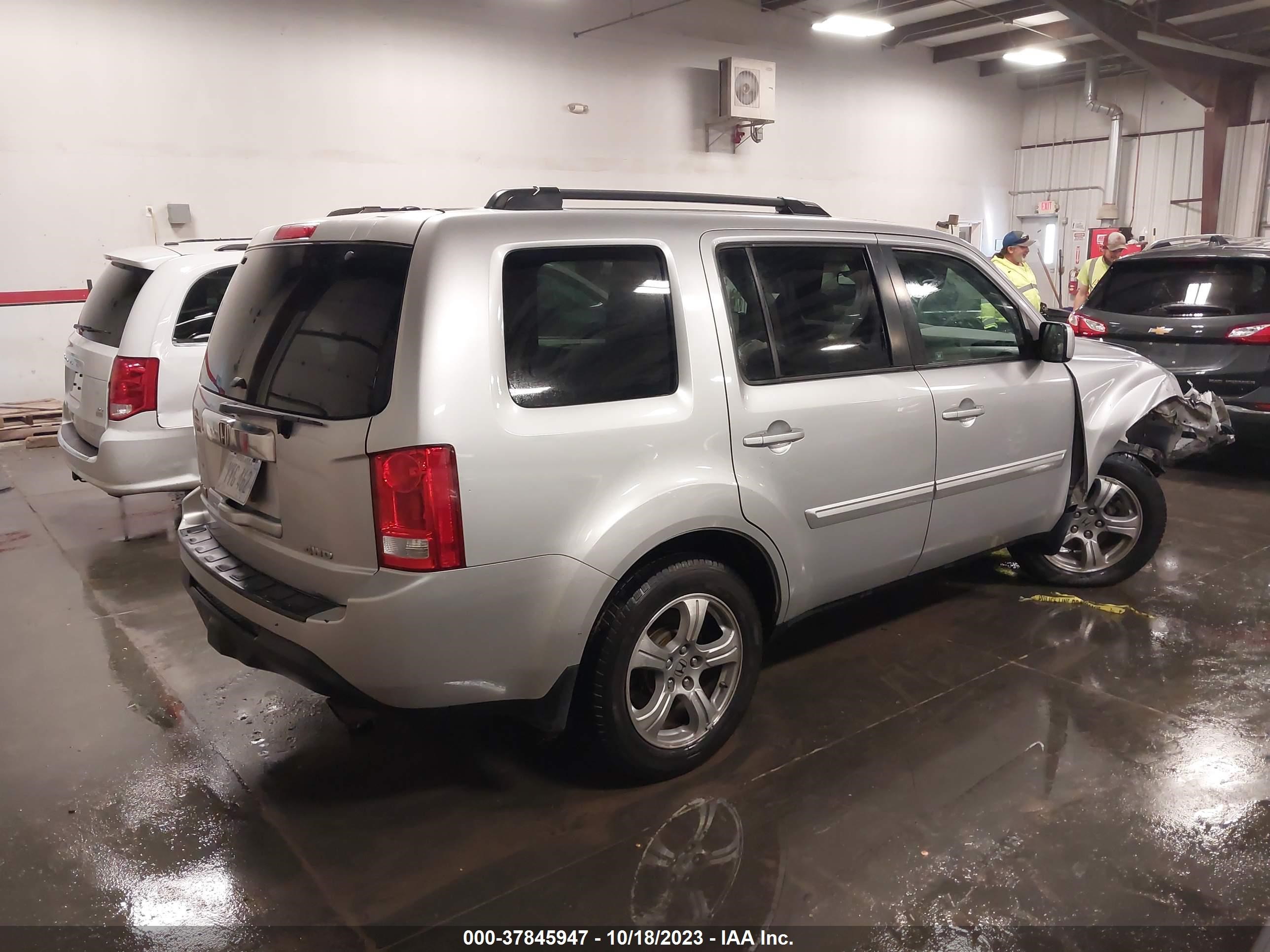 Photo 3 VIN: 5FNYF4H54CB065058 - HONDA PILOT 