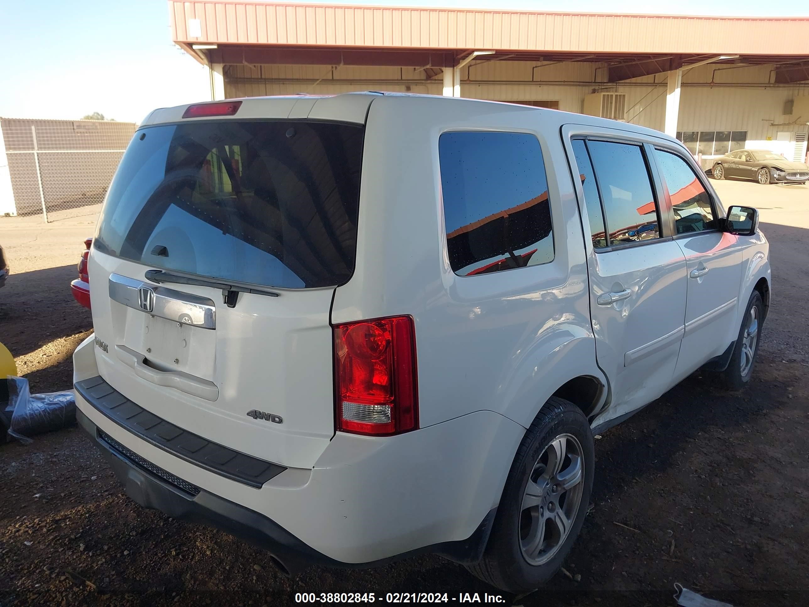 Photo 3 VIN: 5FNYF4H54CB066355 - HONDA PILOT 