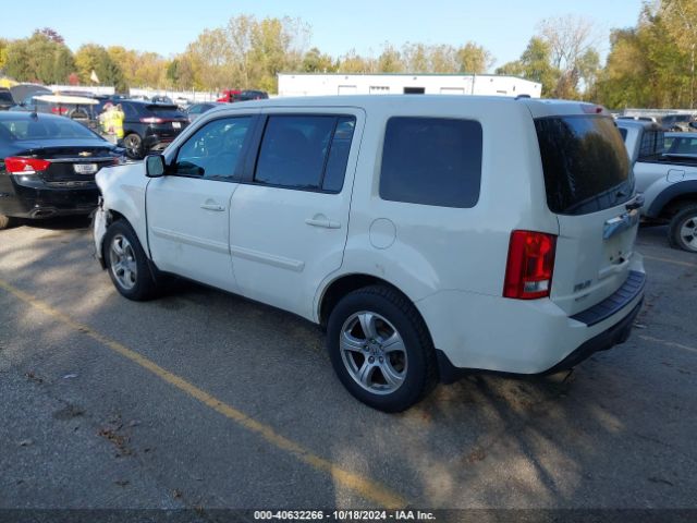 Photo 2 VIN: 5FNYF4H54FB018715 - HONDA PILOT 