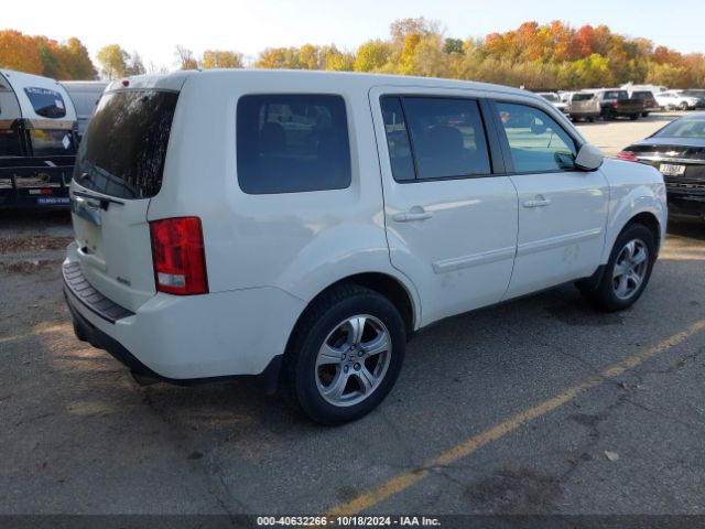 Photo 3 VIN: 5FNYF4H54FB018715 - HONDA PILOT 