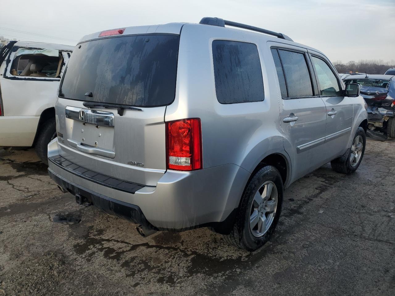 Photo 2 VIN: 5FNYF4H55AB005478 - HONDA PILOT 