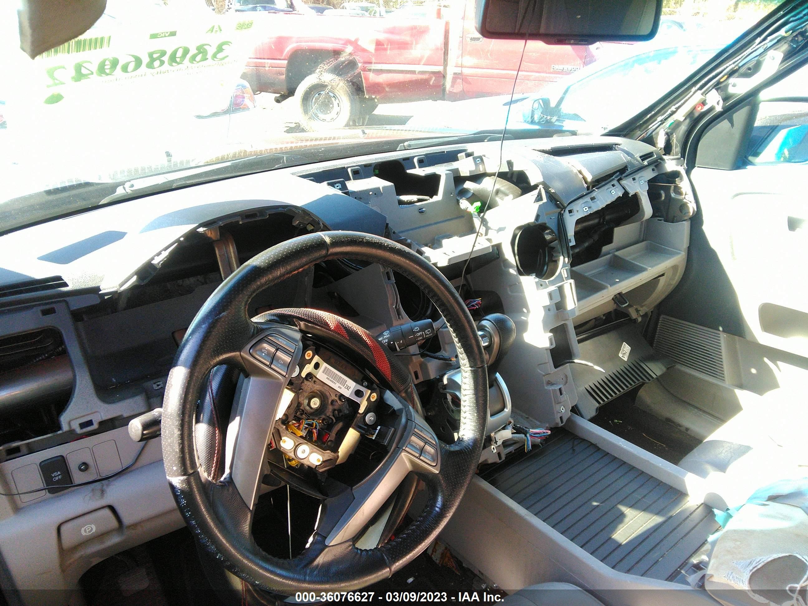 Photo 5 VIN: 5FNYF4H55AB017775 - HONDA PILOT 