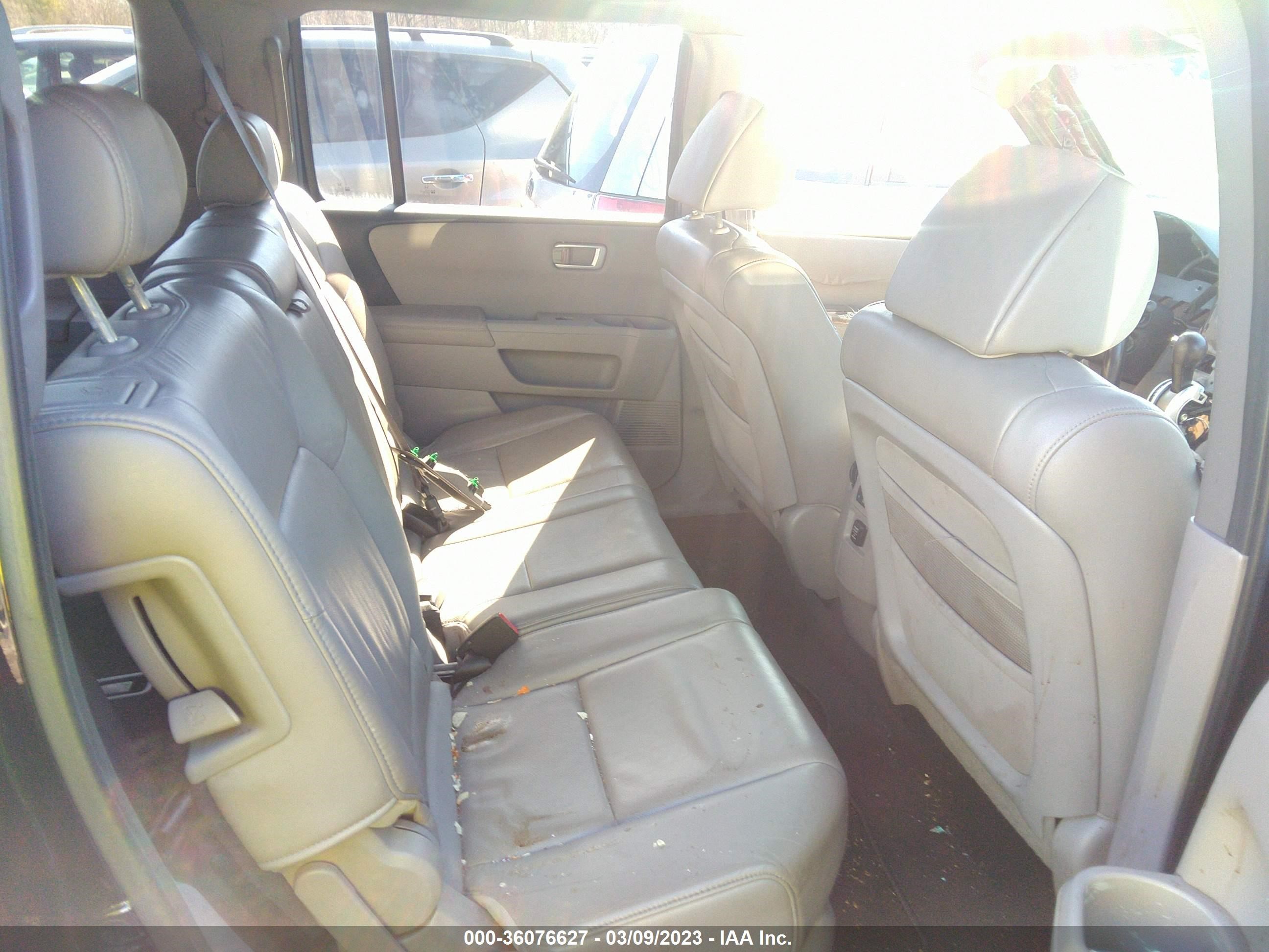 Photo 7 VIN: 5FNYF4H55AB017775 - HONDA PILOT 