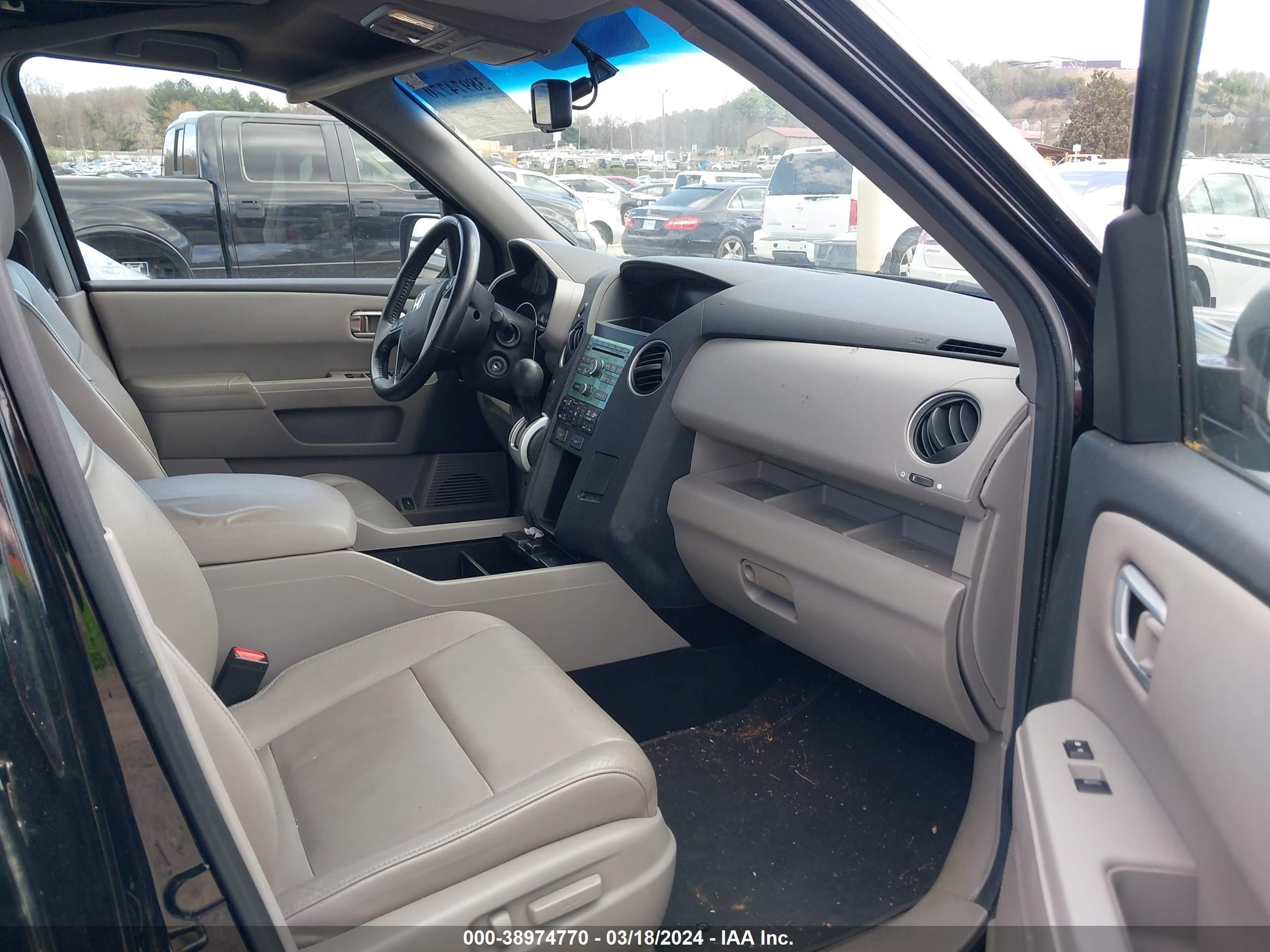 Photo 4 VIN: 5FNYF4H55BB010133 - HONDA PILOT 