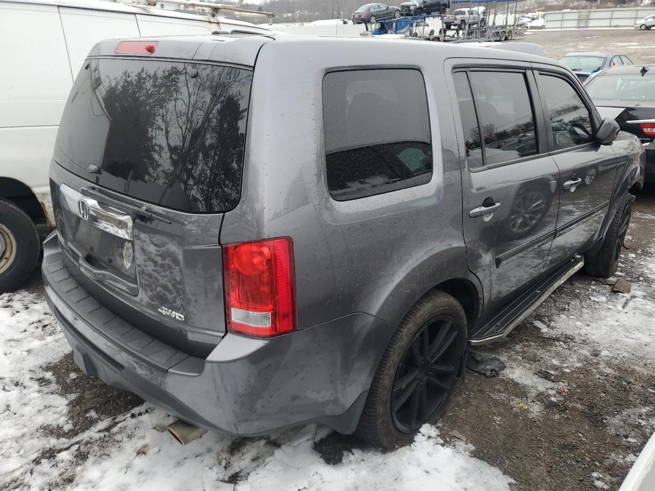 Photo 2 VIN: 5FNYF4H55EB003669 - HONDA PILOT 