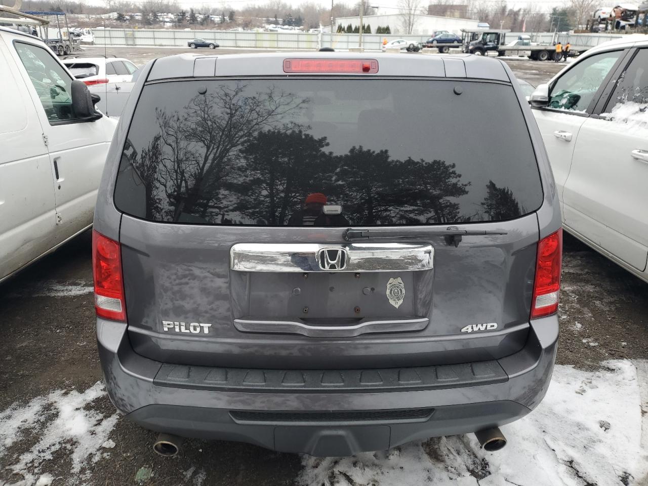 Photo 5 VIN: 5FNYF4H55EB003669 - HONDA PILOT 