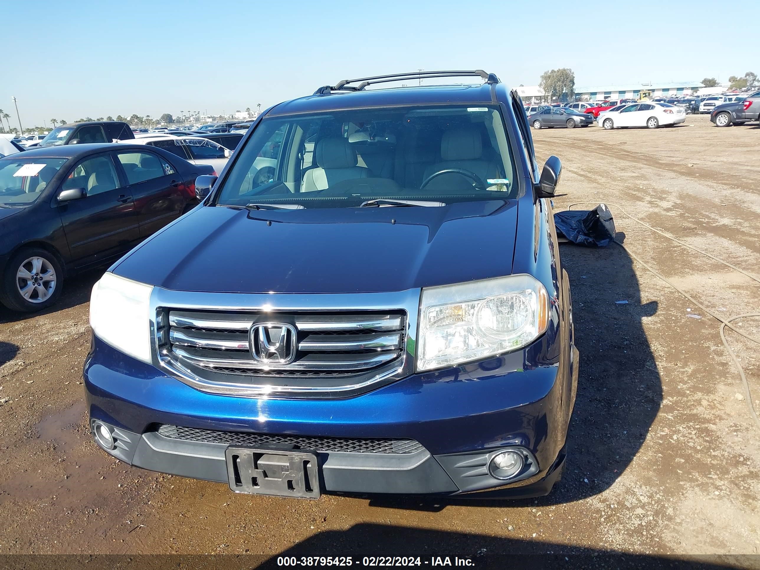 Photo 11 VIN: 5FNYF4H55FB061542 - HONDA PILOT 