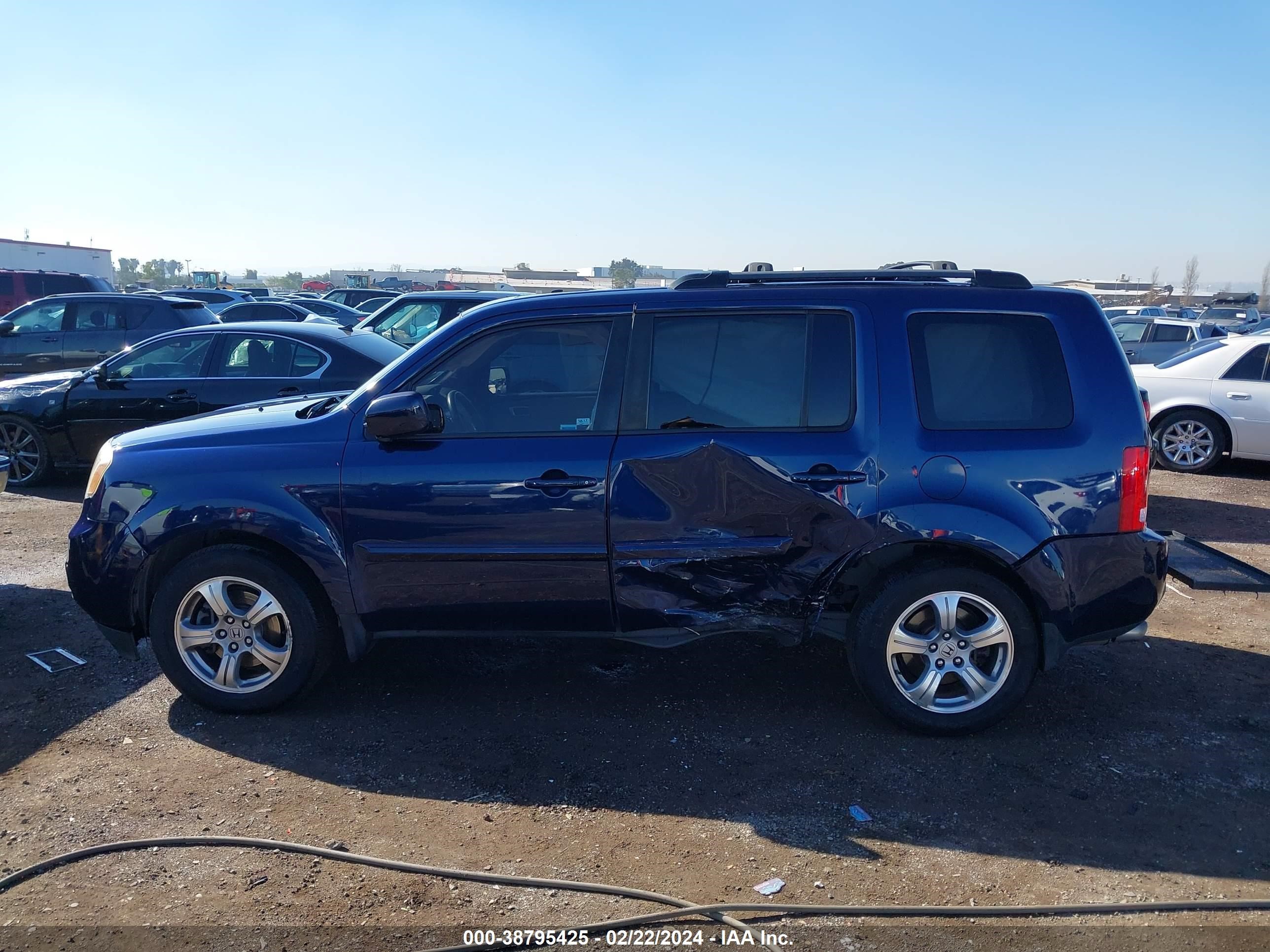 Photo 13 VIN: 5FNYF4H55FB061542 - HONDA PILOT 