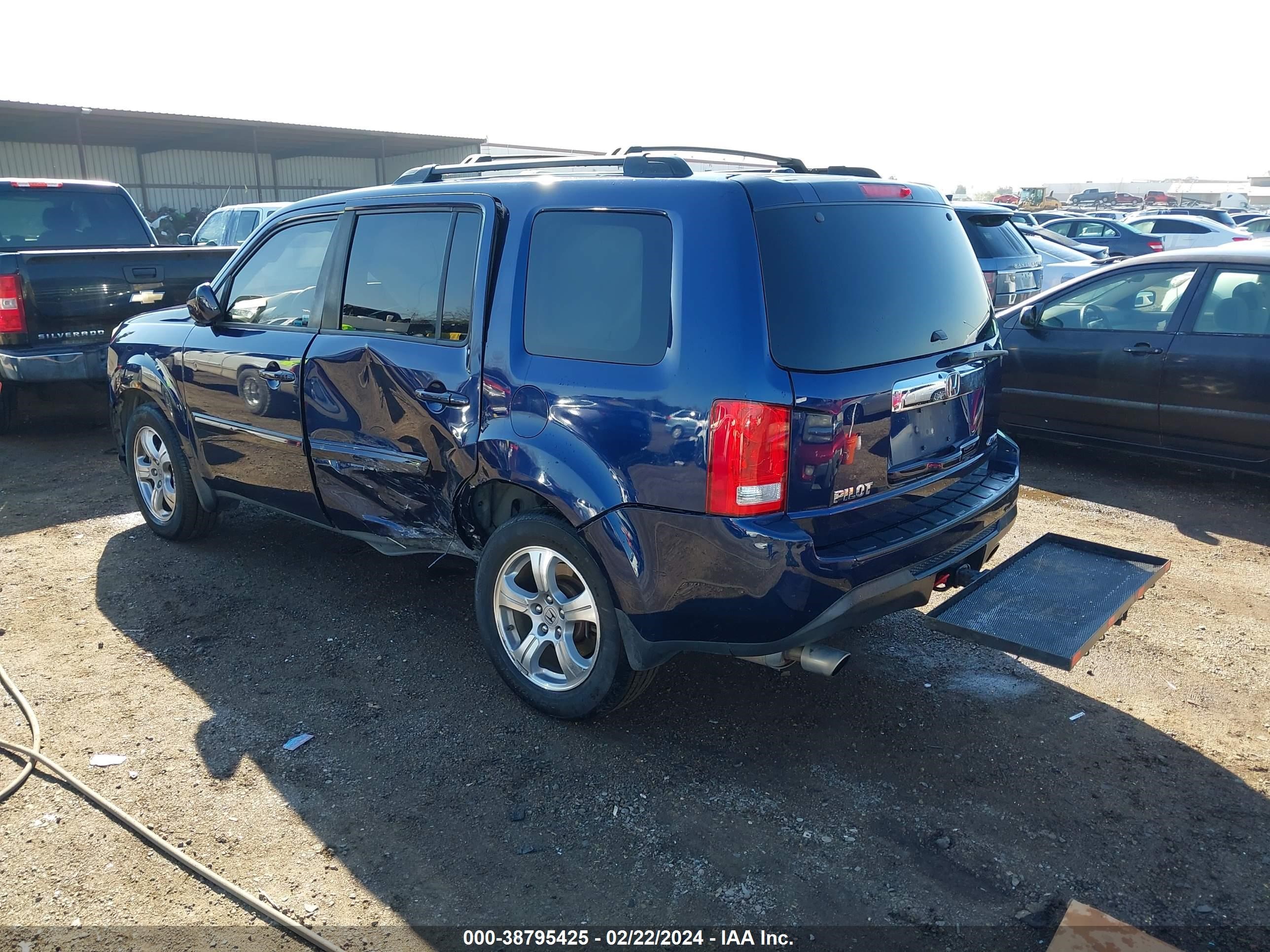 Photo 2 VIN: 5FNYF4H55FB061542 - HONDA PILOT 