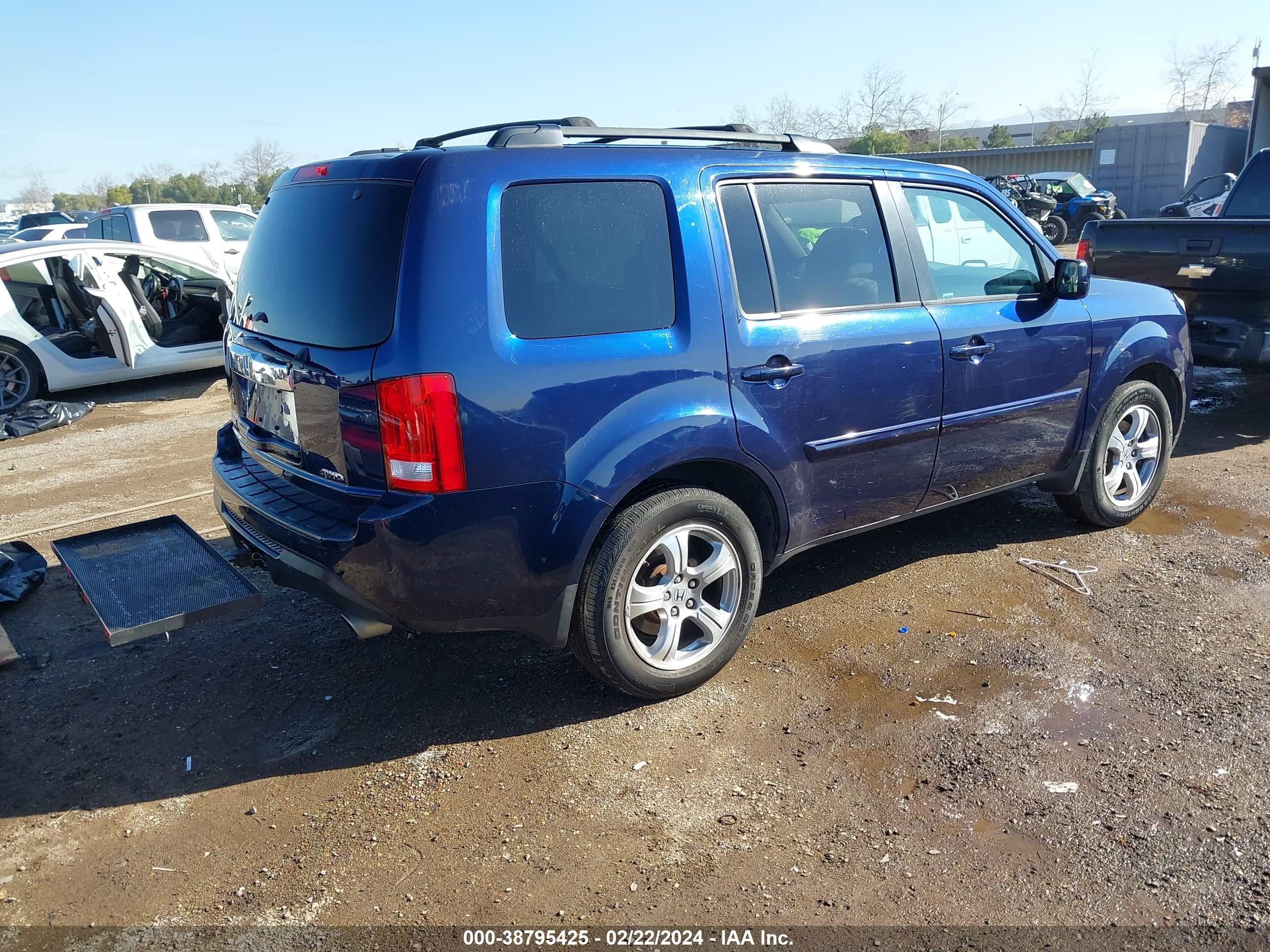 Photo 3 VIN: 5FNYF4H55FB061542 - HONDA PILOT 