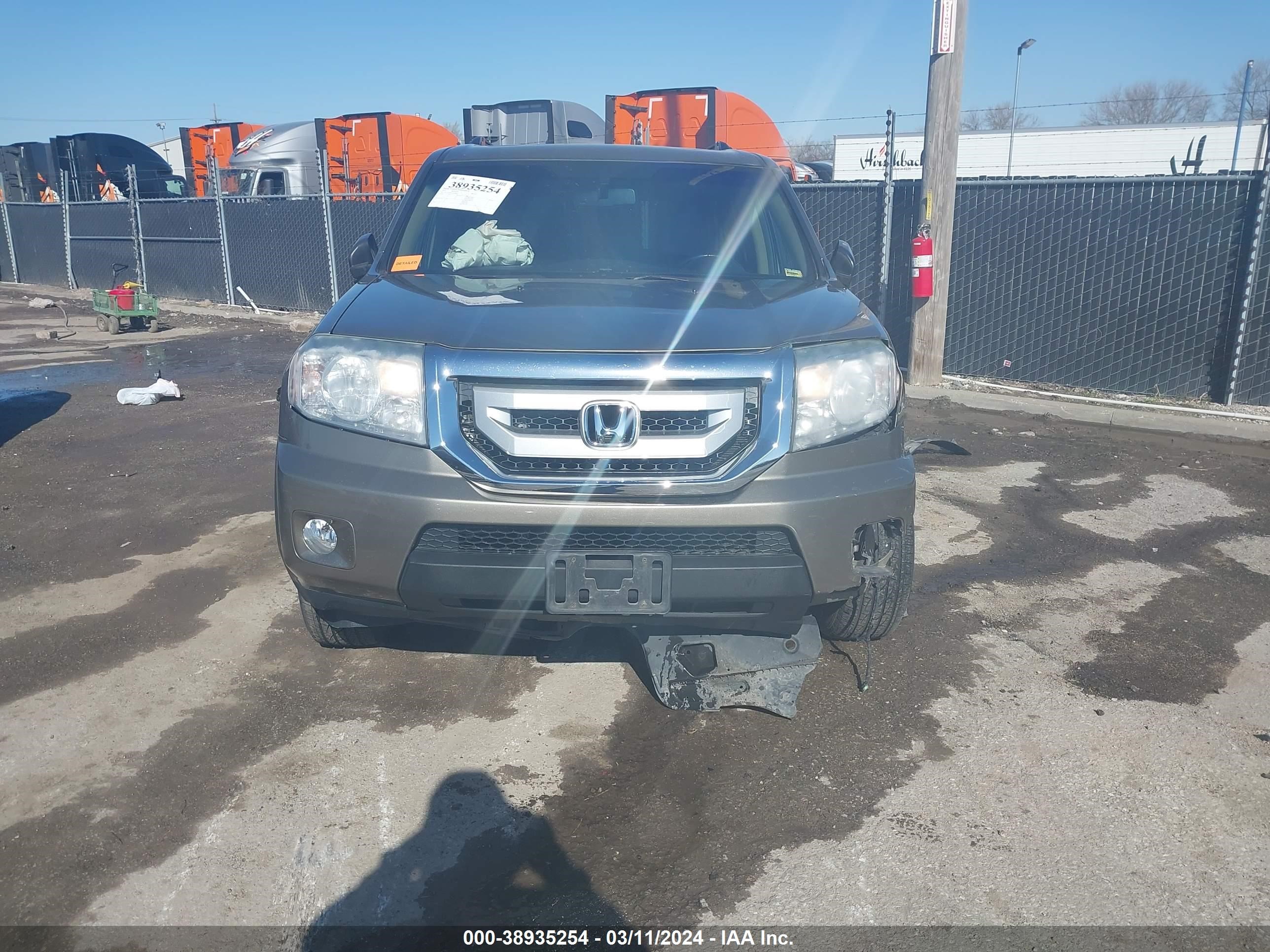 Photo 12 VIN: 5FNYF4H56AB002007 - HONDA PILOT 