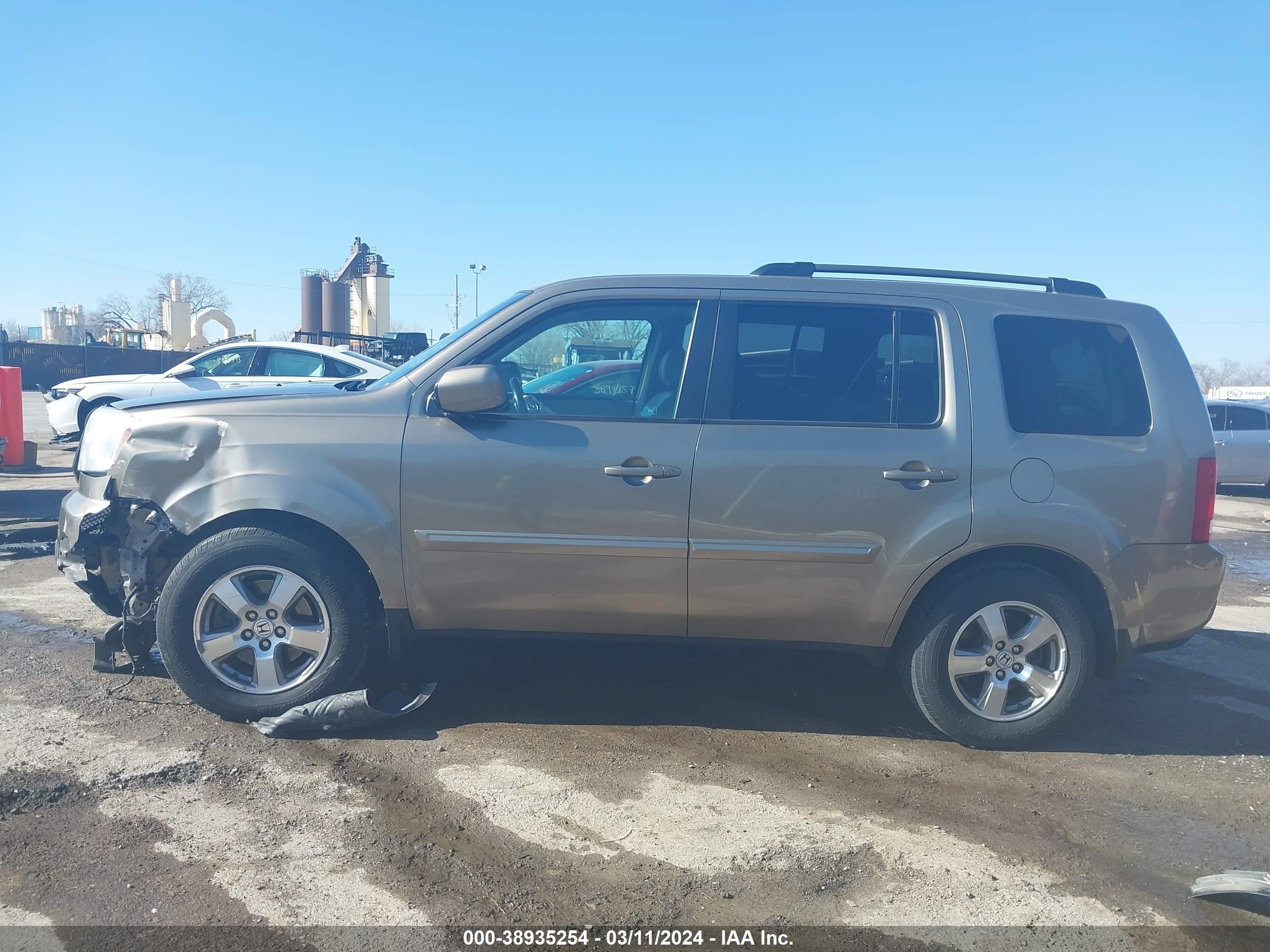 Photo 14 VIN: 5FNYF4H56AB002007 - HONDA PILOT 