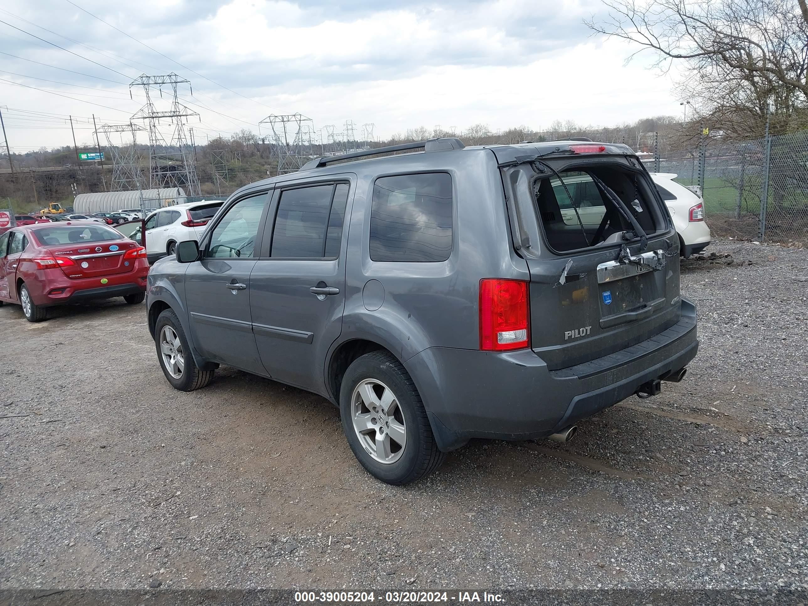 Photo 2 VIN: 5FNYF4H56BB038183 - HONDA PILOT 