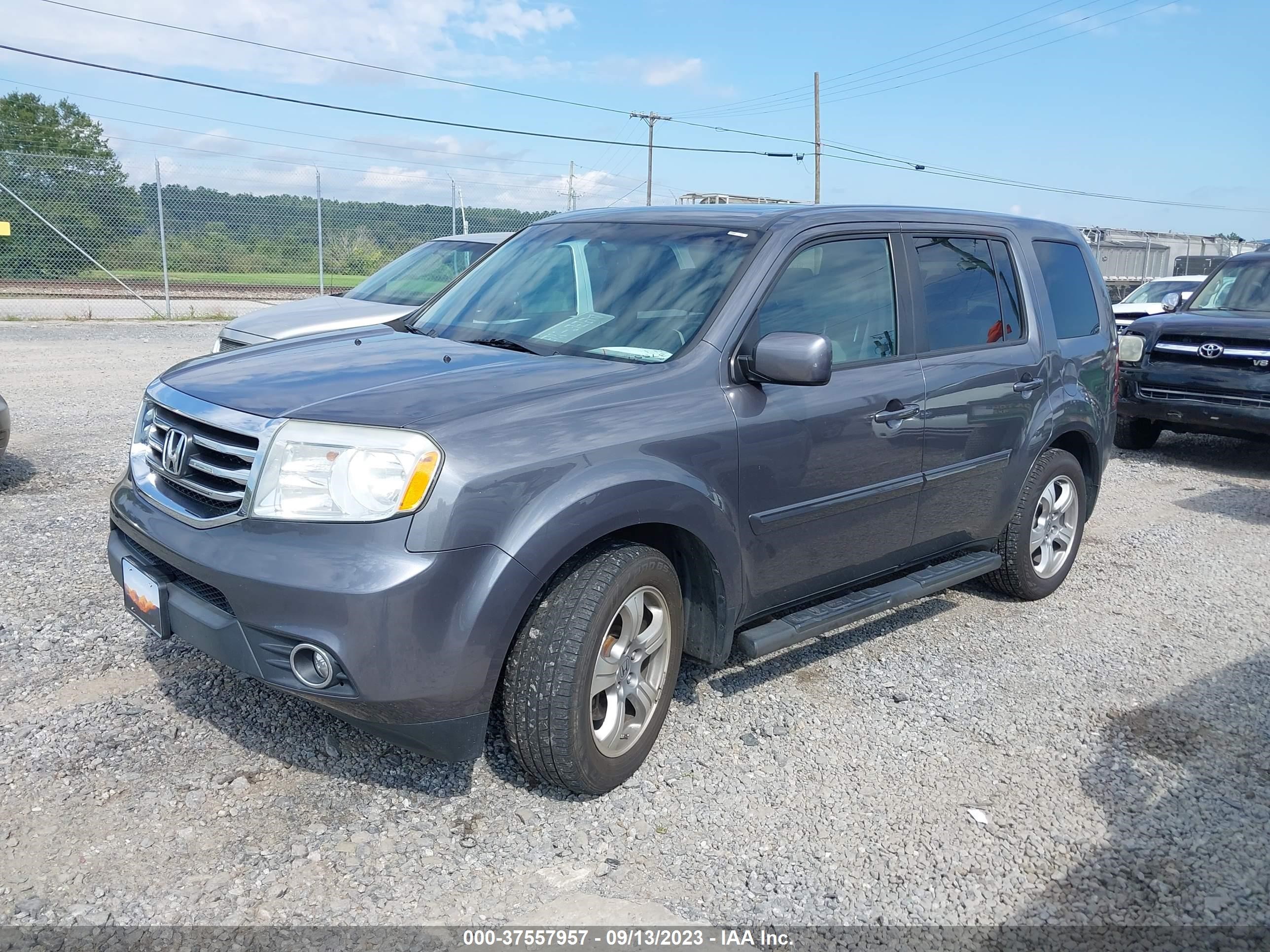 Photo 1 VIN: 5FNYF4H56FB041851 - HONDA PILOT 