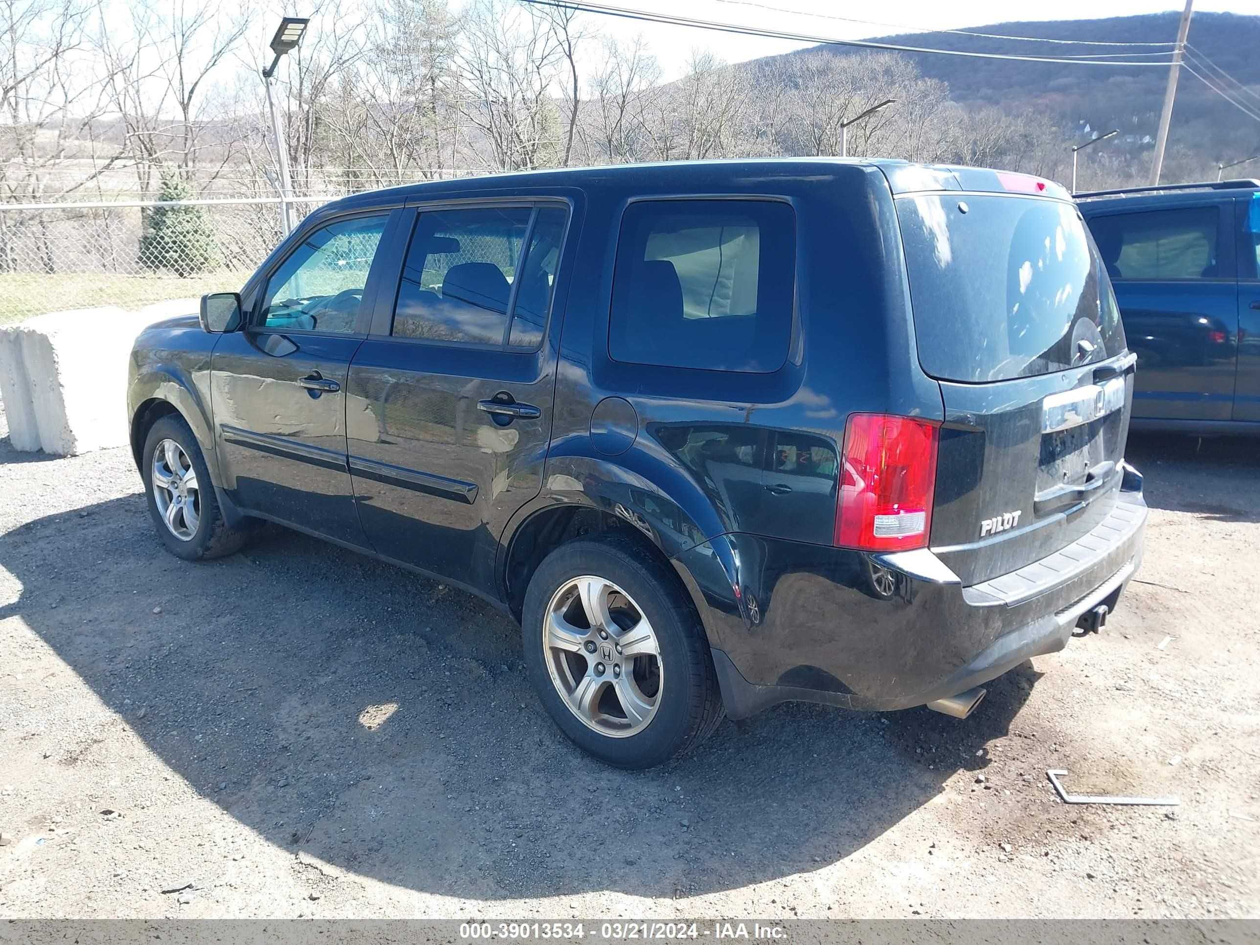 Photo 2 VIN: 5FNYF4H58EB015167 - HONDA PILOT 