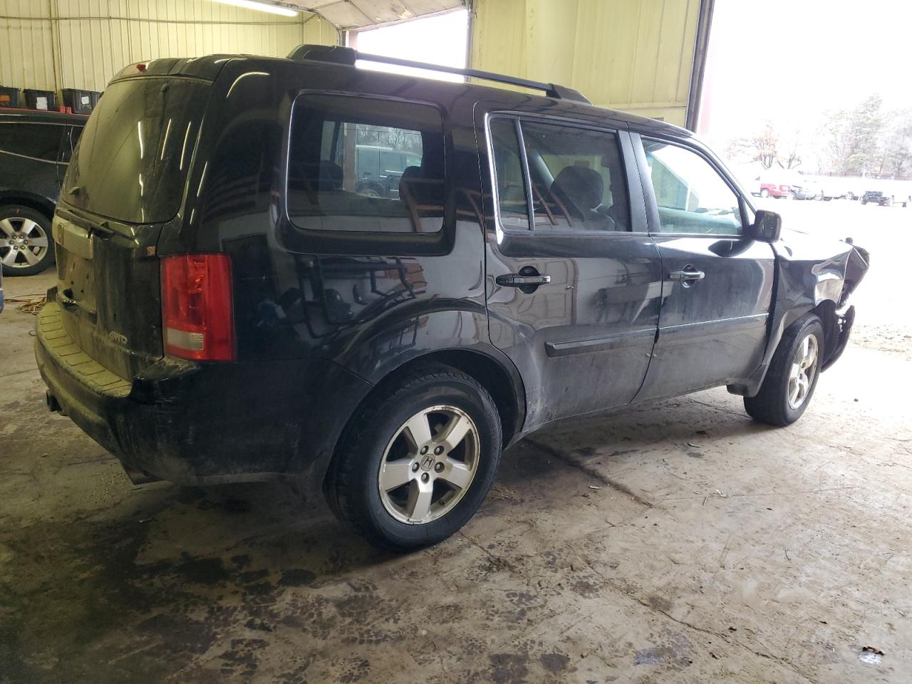 Photo 2 VIN: 5FNYF4H59BB053518 - HONDA PILOT 