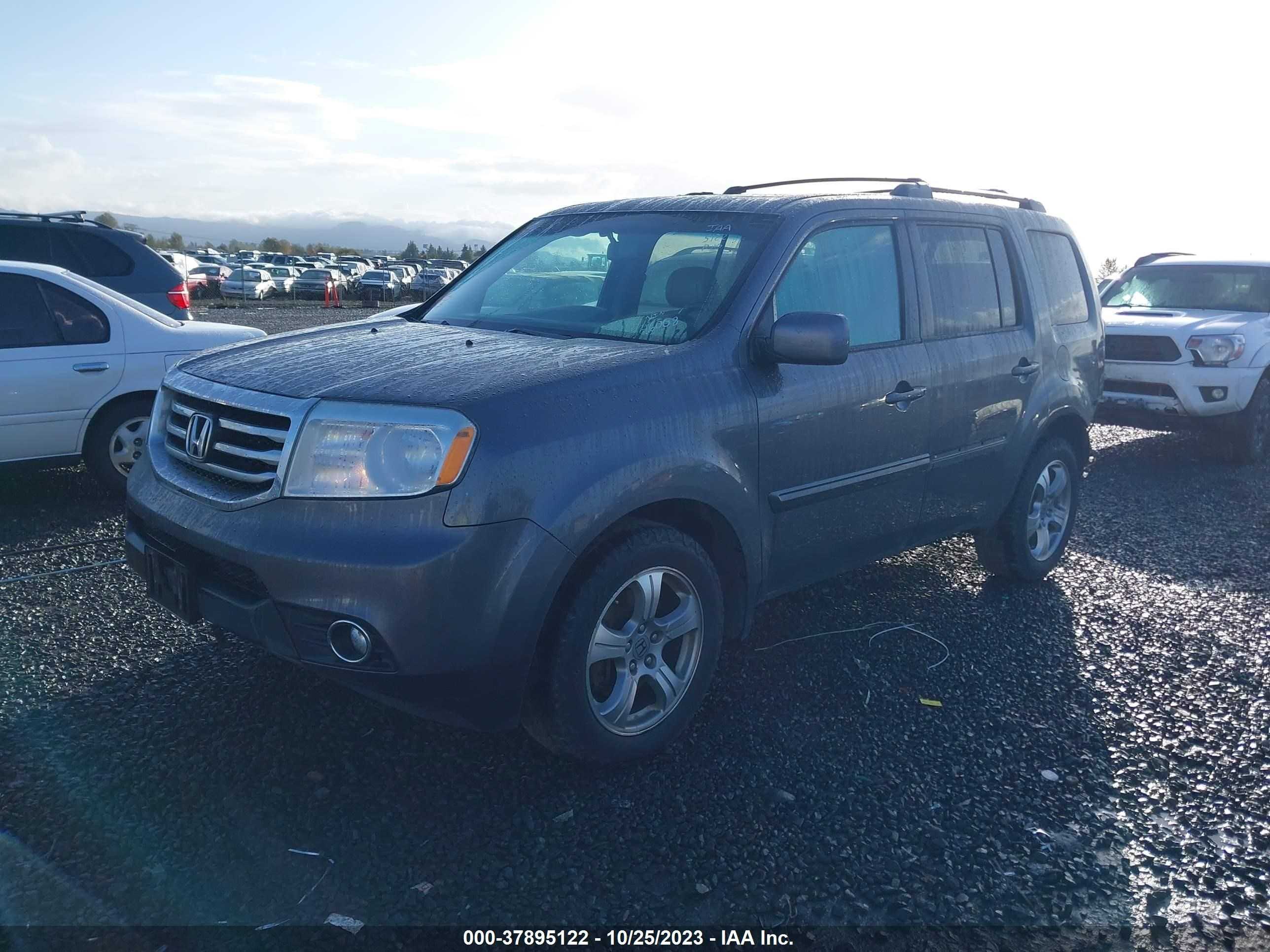 Photo 1 VIN: 5FNYF4H59FB046008 - HONDA PILOT 