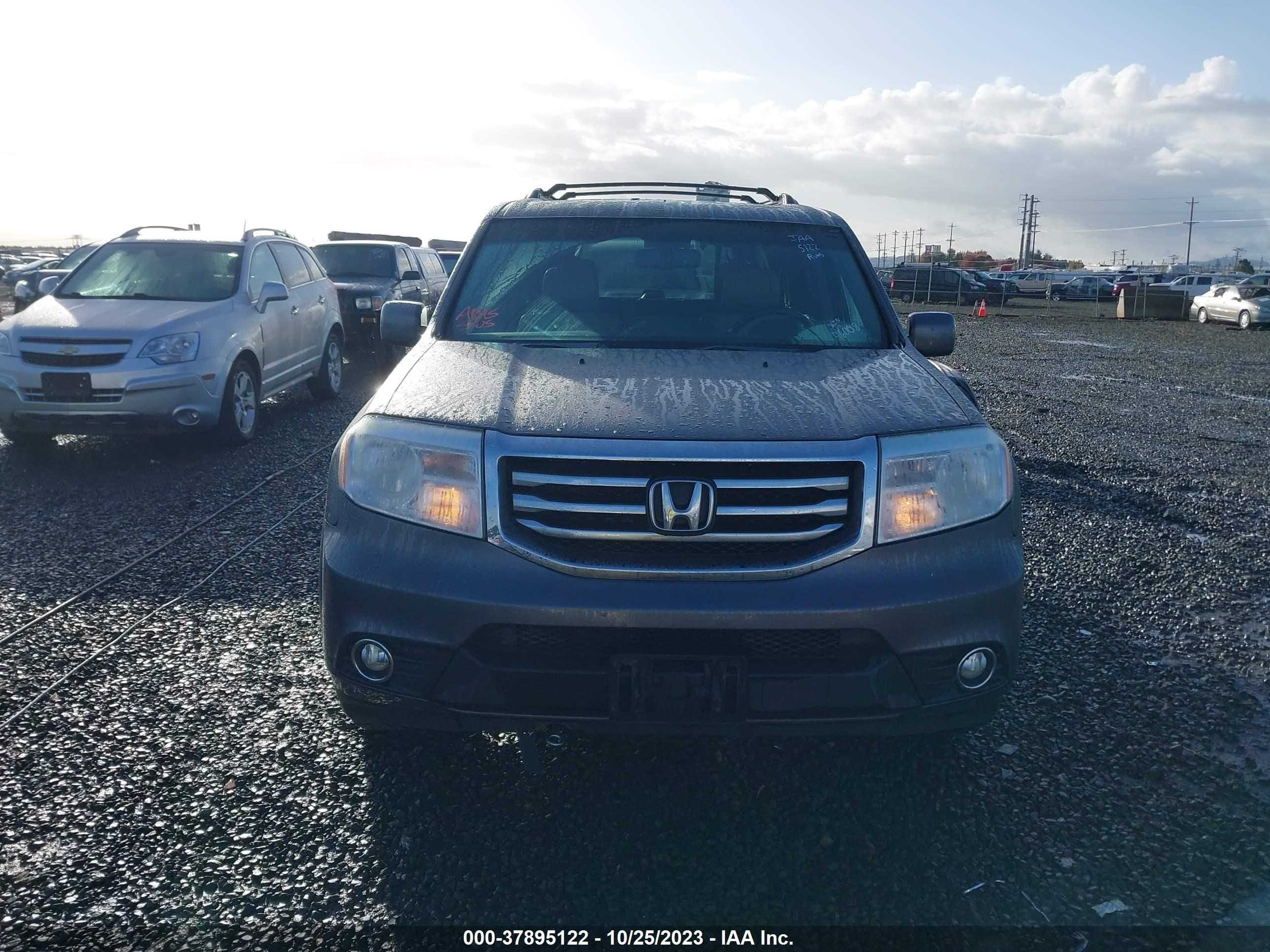 Photo 12 VIN: 5FNYF4H59FB046008 - HONDA PILOT 