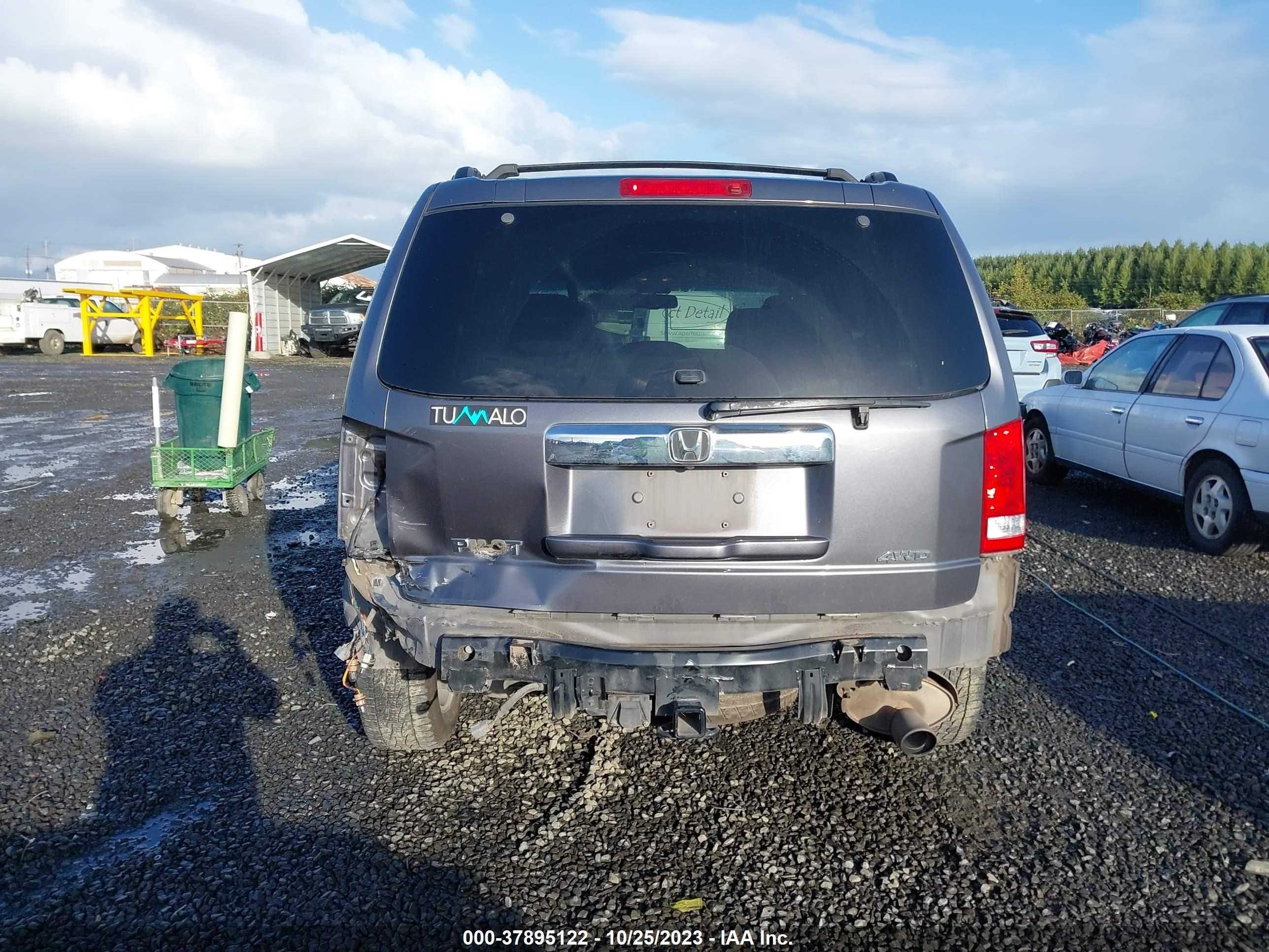 Photo 16 VIN: 5FNYF4H59FB046008 - HONDA PILOT 