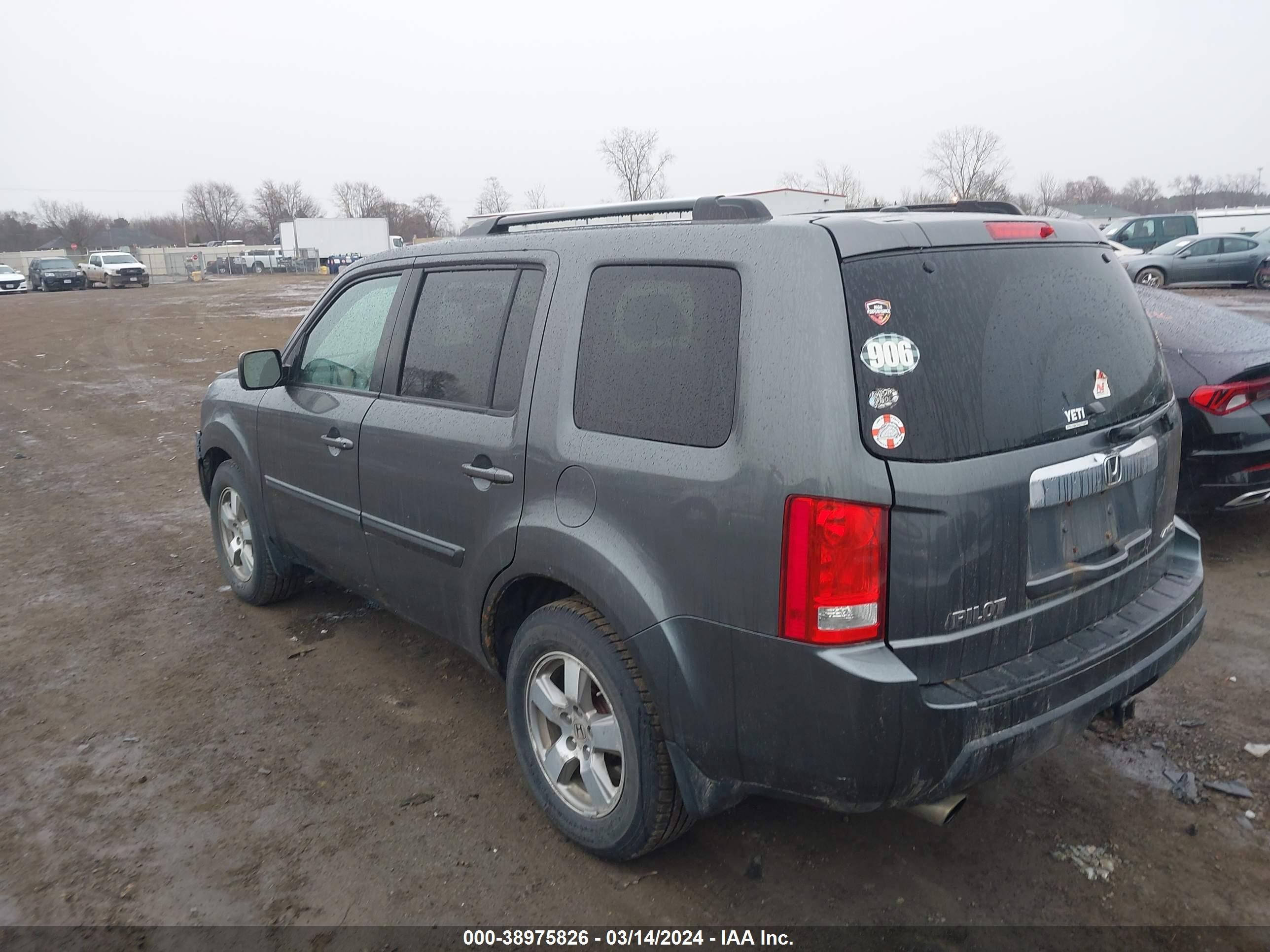 Photo 2 VIN: 5FNYF4H60BB100881 - HONDA PILOT 